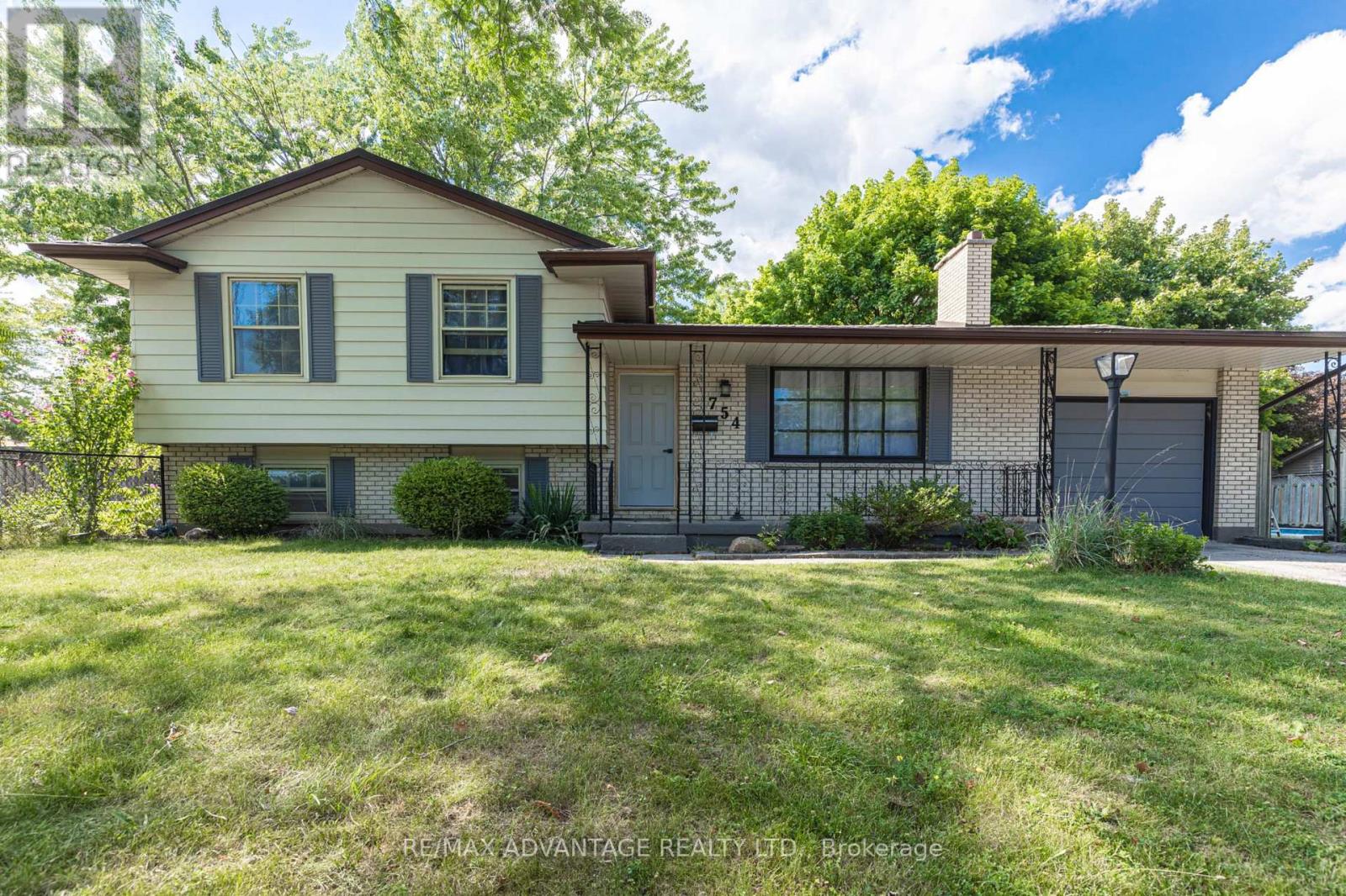 754 NOTRE DAME DRIVE, London South (South O)