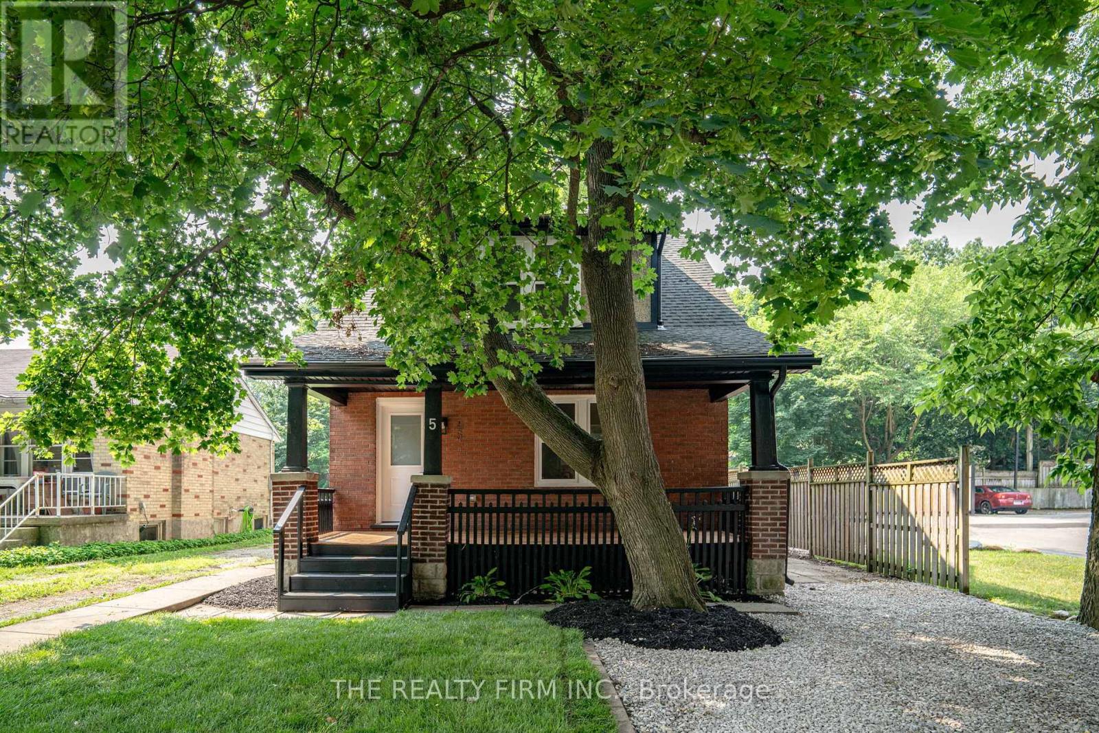 5 BEECHWOOD PLACE, London South (South F)