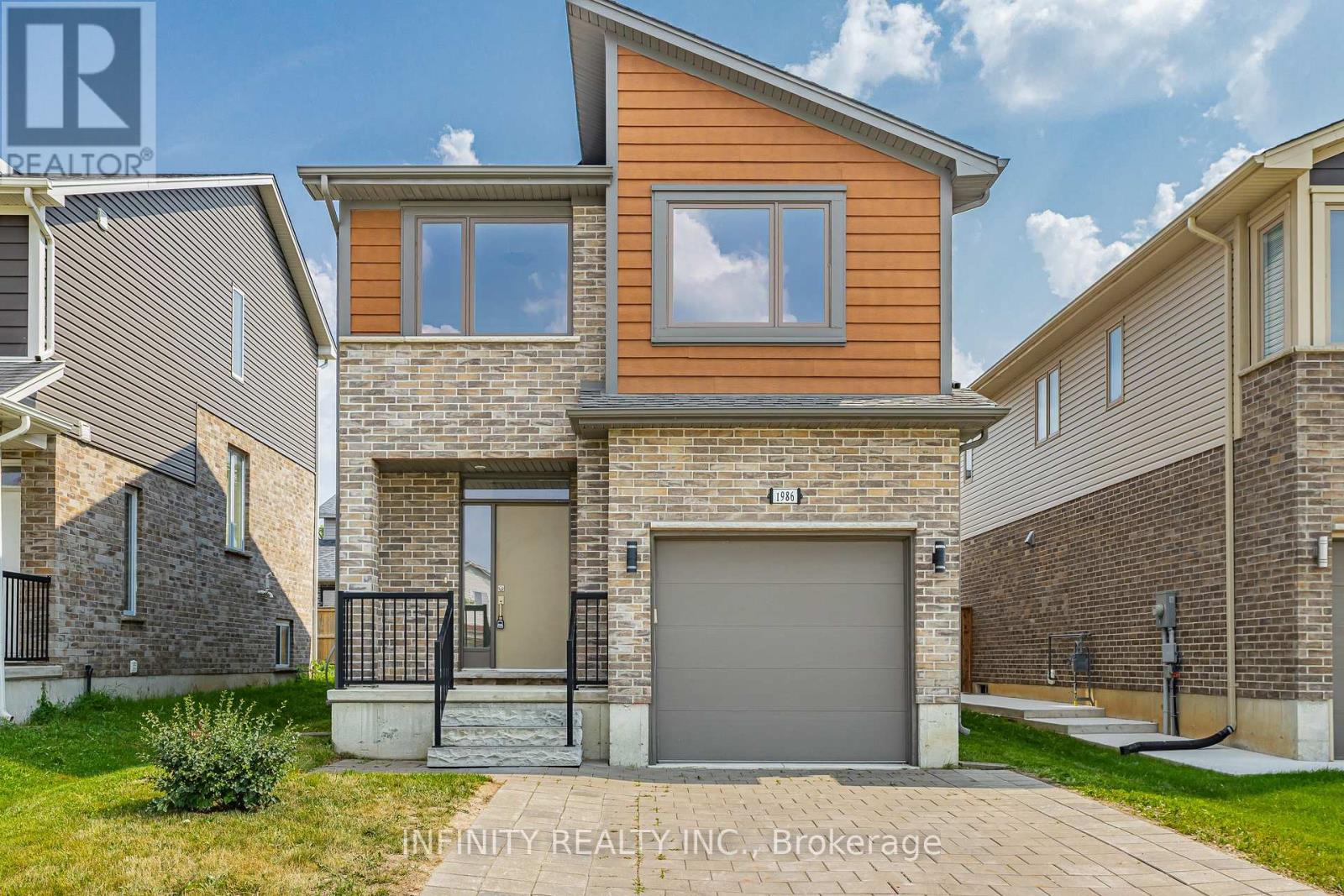 1986 CLAYRIDGE WAY, London North (North E)