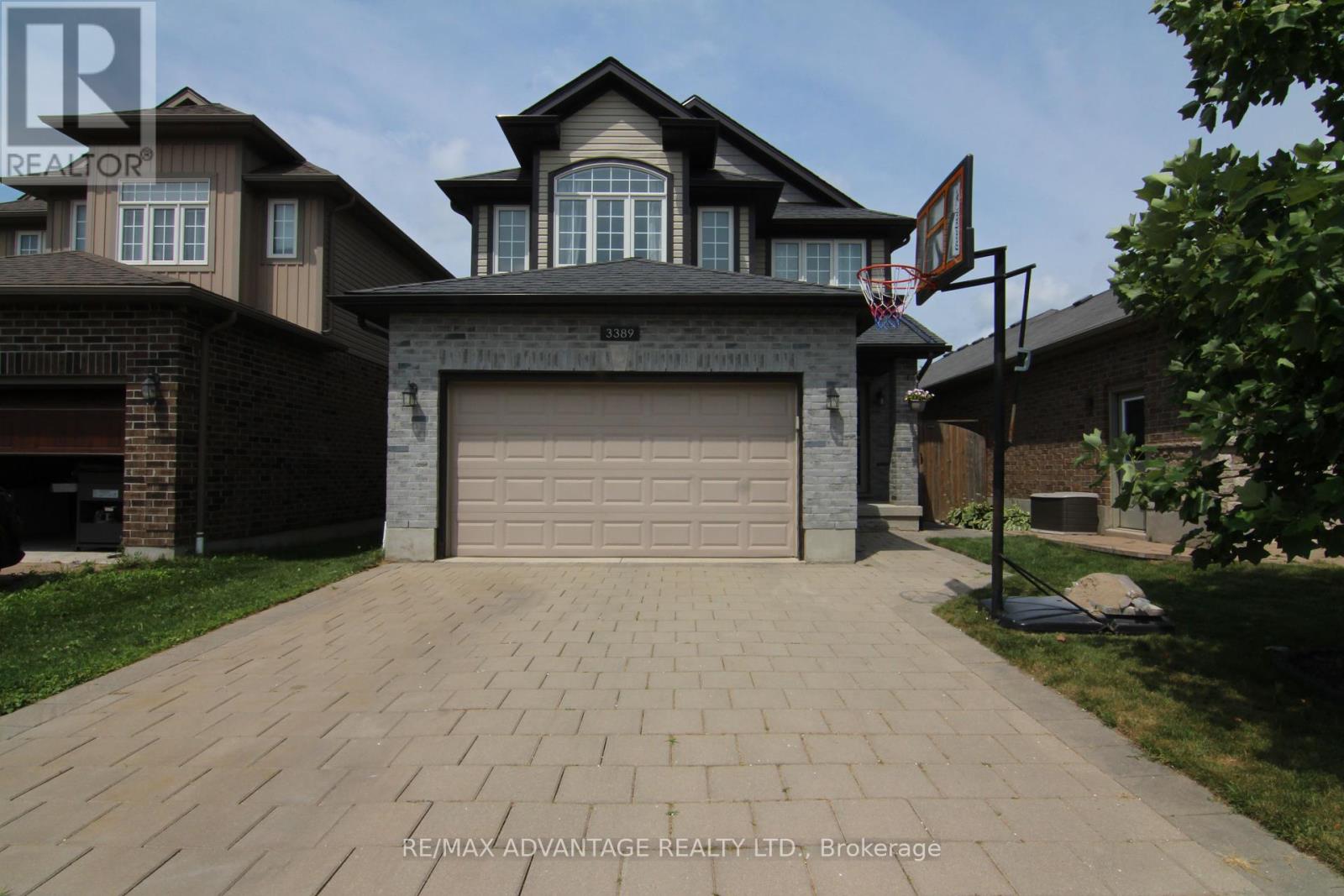 3389 EMILYCARR LANE, London South (South W)