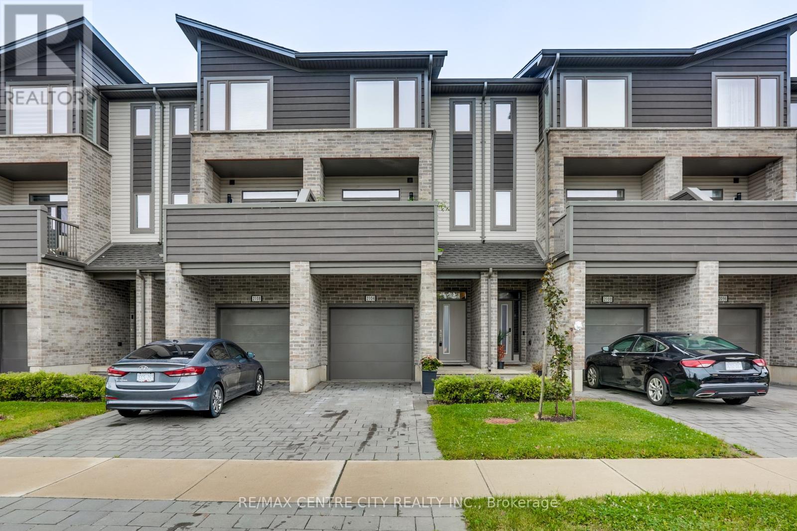 2104 MEADOWGATE BOULEVARD, London South (South U)