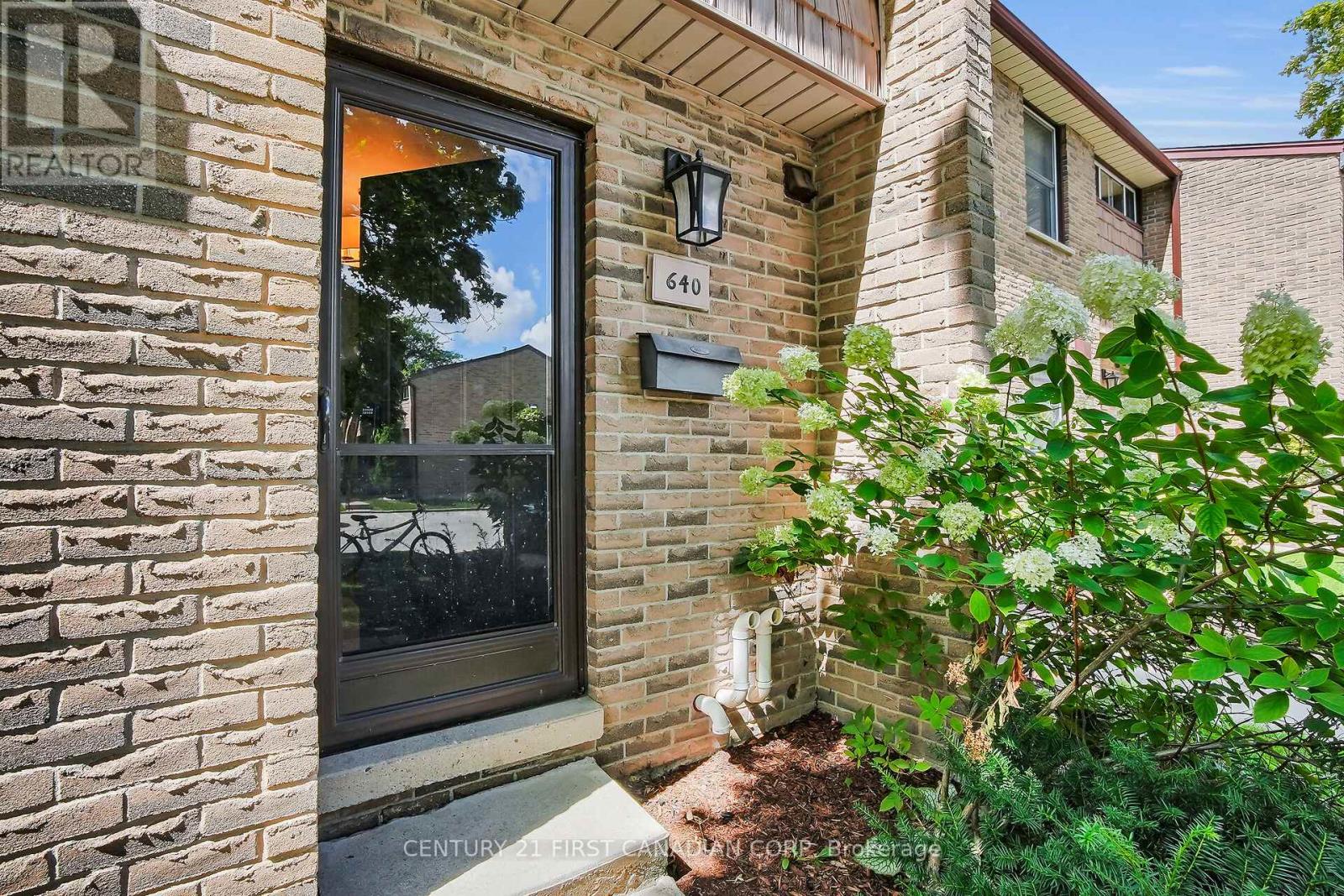 57 - 640 WONDERLAND ROAD S, London South (South N)