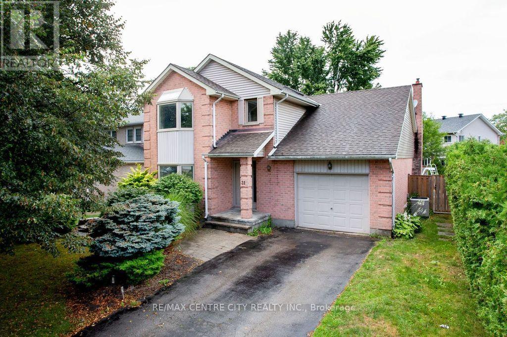 31 COLONIAL CRESCENT, London North (North M)