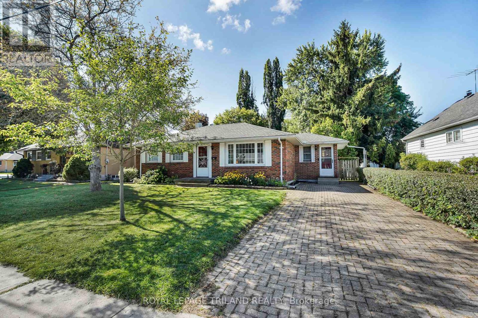 61 CHURCHILL CRESCENT, St. Thomas