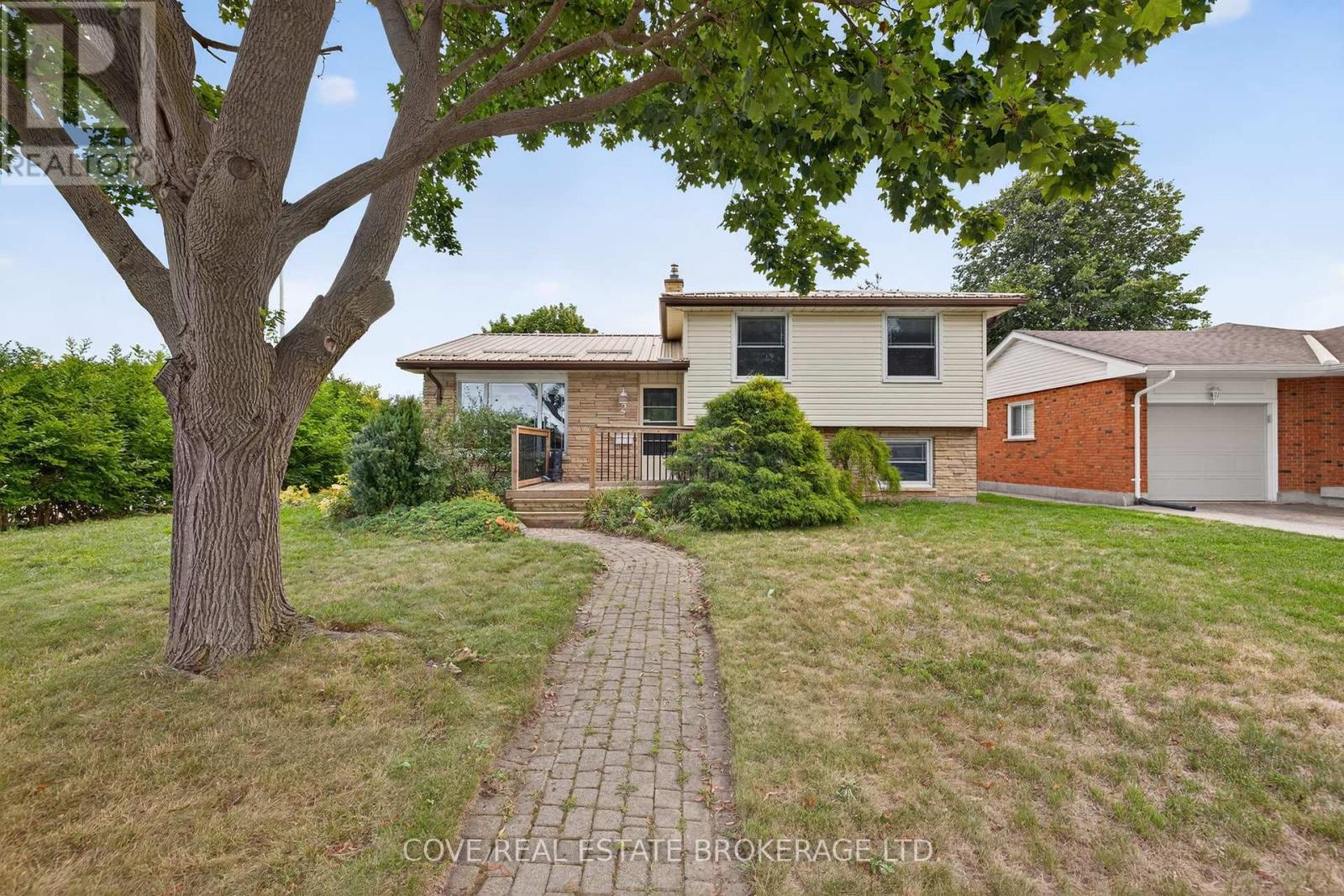 2 ASPEN AVENUE, St. Thomas