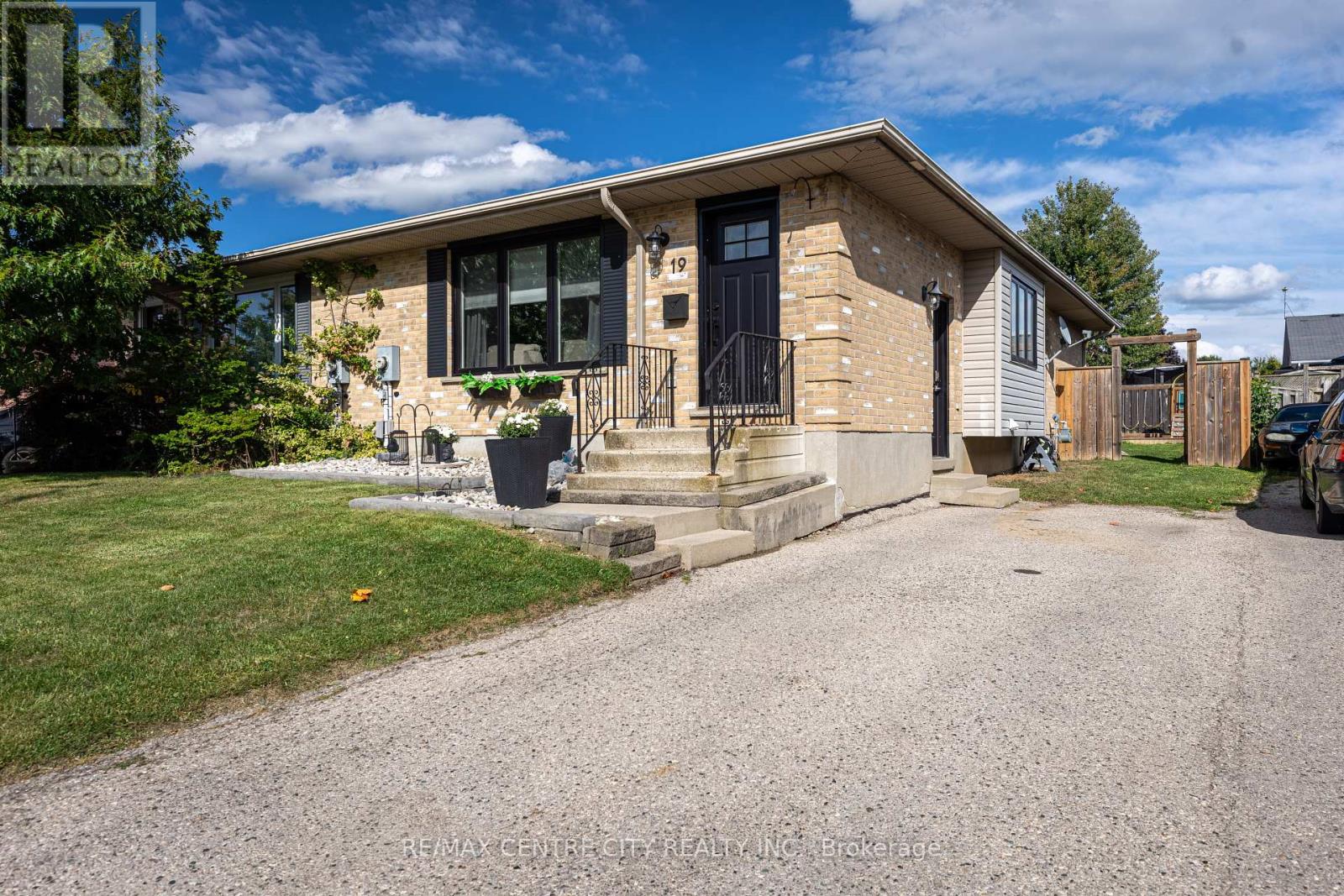 19 CARRIE CRESCENT, St. Thomas