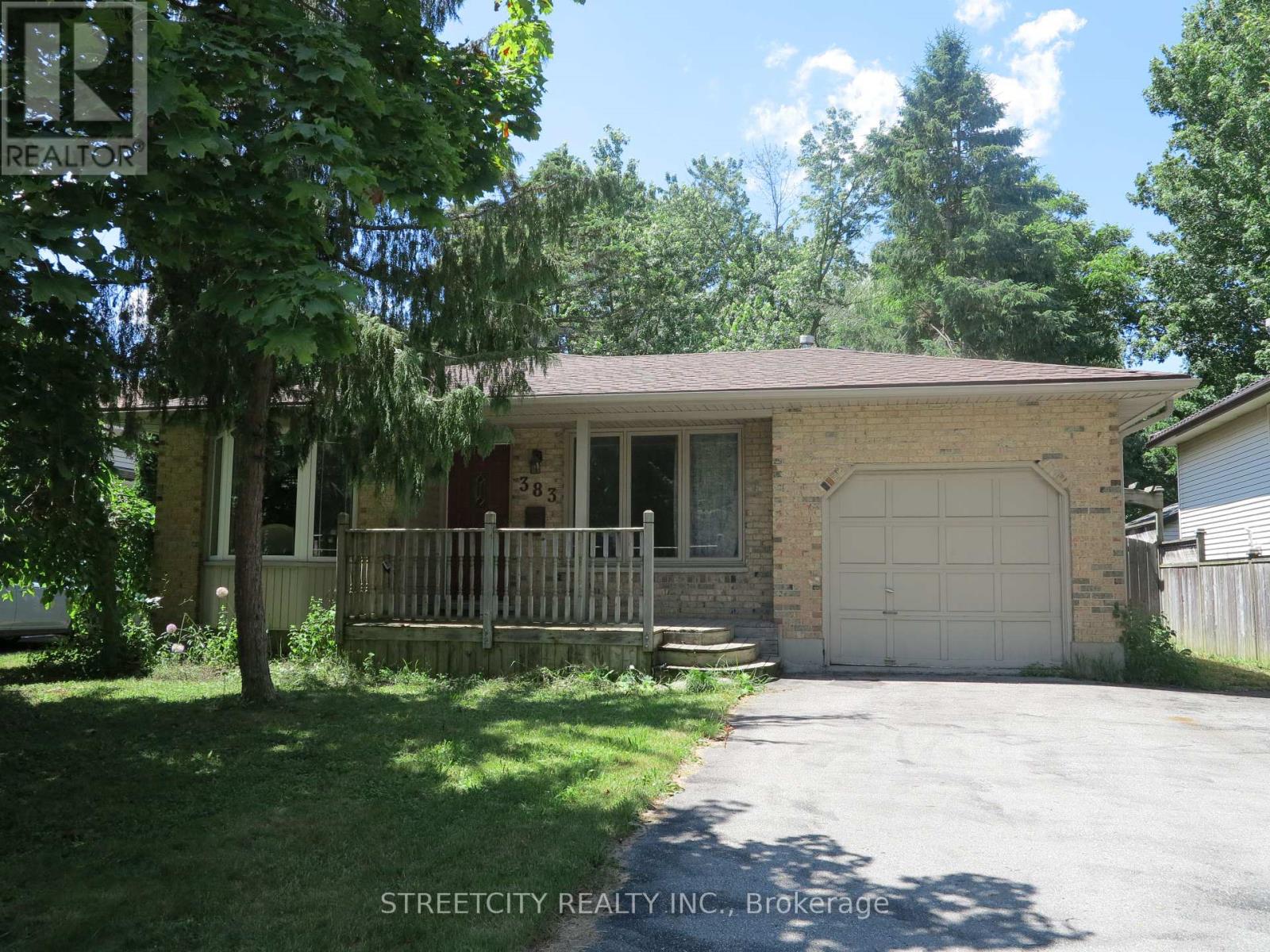 383 CASTLEGROVE CLOSE, London North (North K)