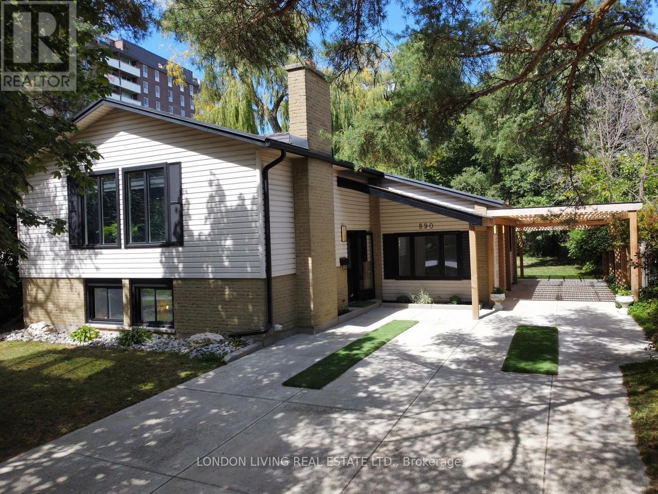 890 VISCOUNT ROAD, London South (South M)