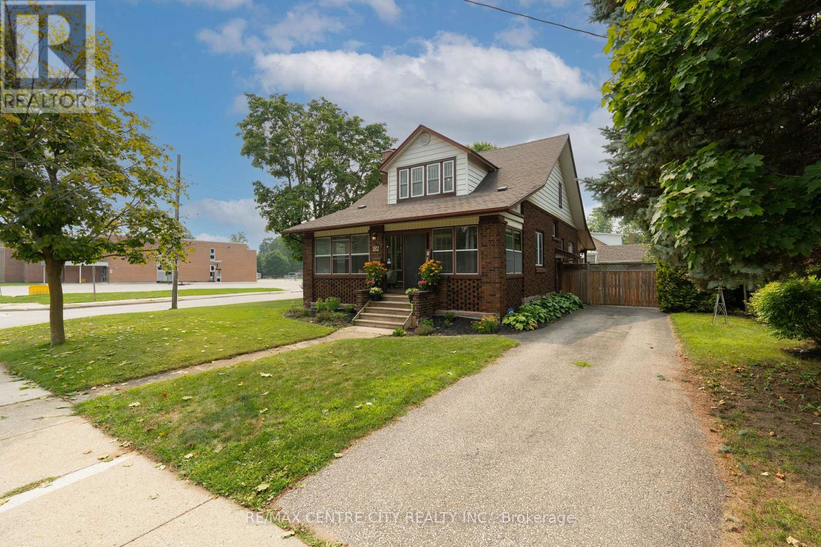 182 JOHN STREET S, Aylmer