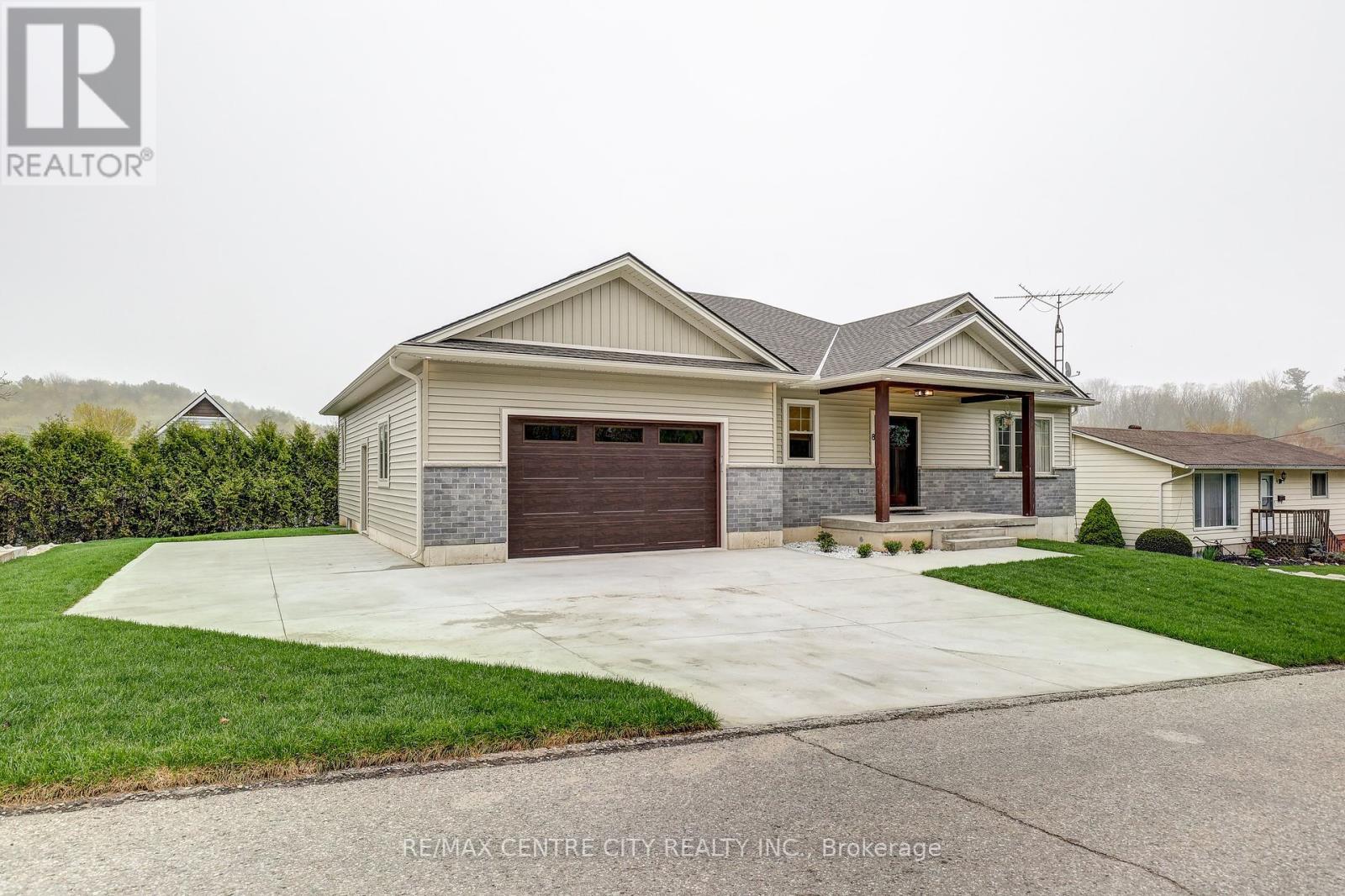 8 OAK STREET, Bayham (Vienna)