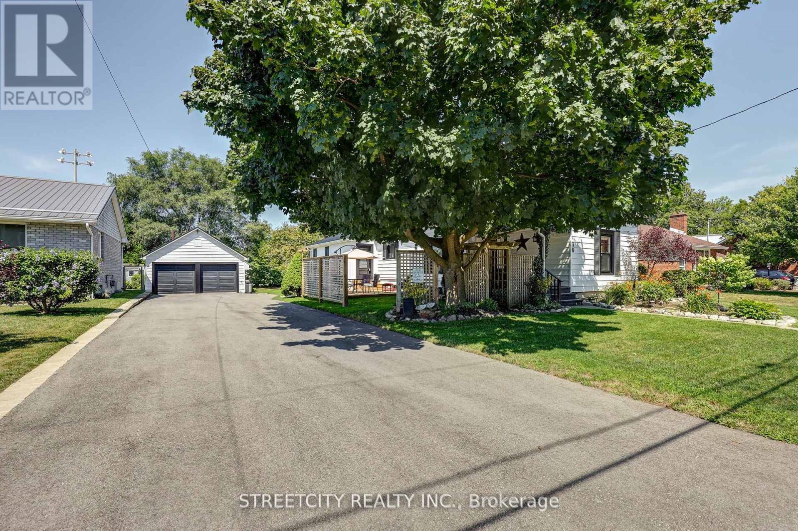 38 ST. ANDREW STREET, Aylmer