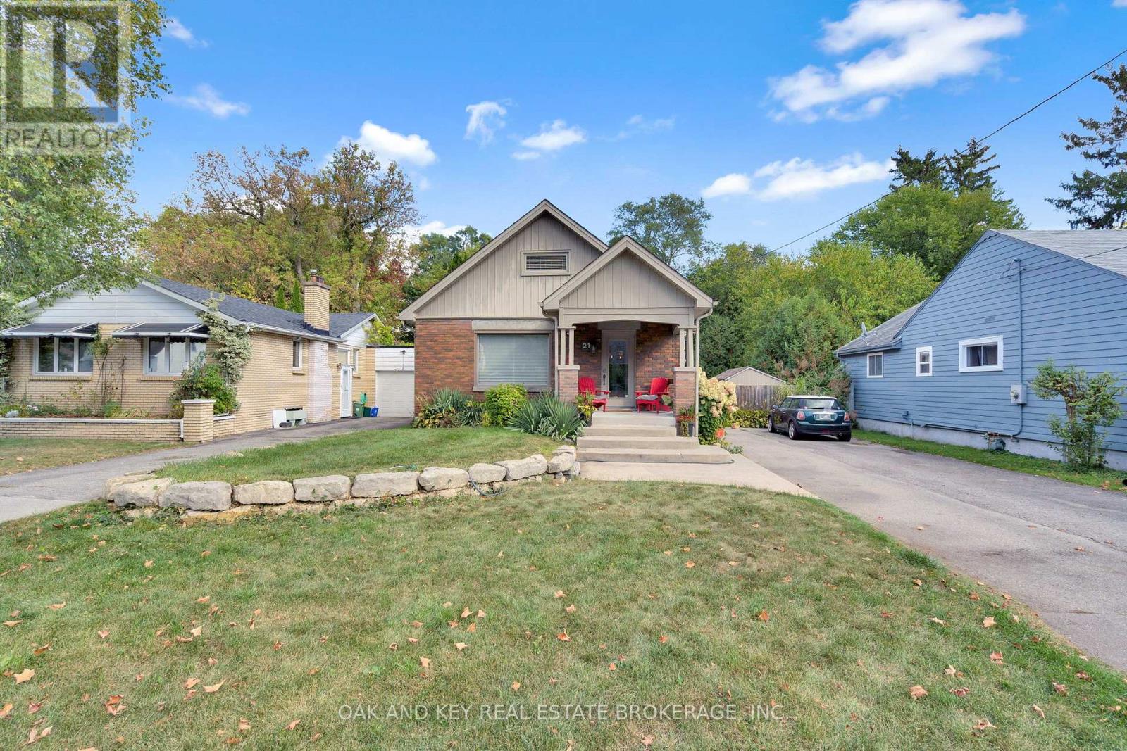21 FOSTER AVENUE W, London North (North N)