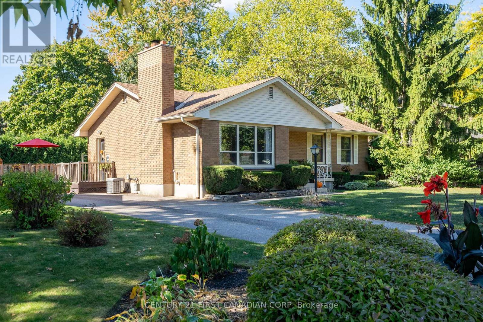 86 MCLEOD CRESCENT, London North (North H)