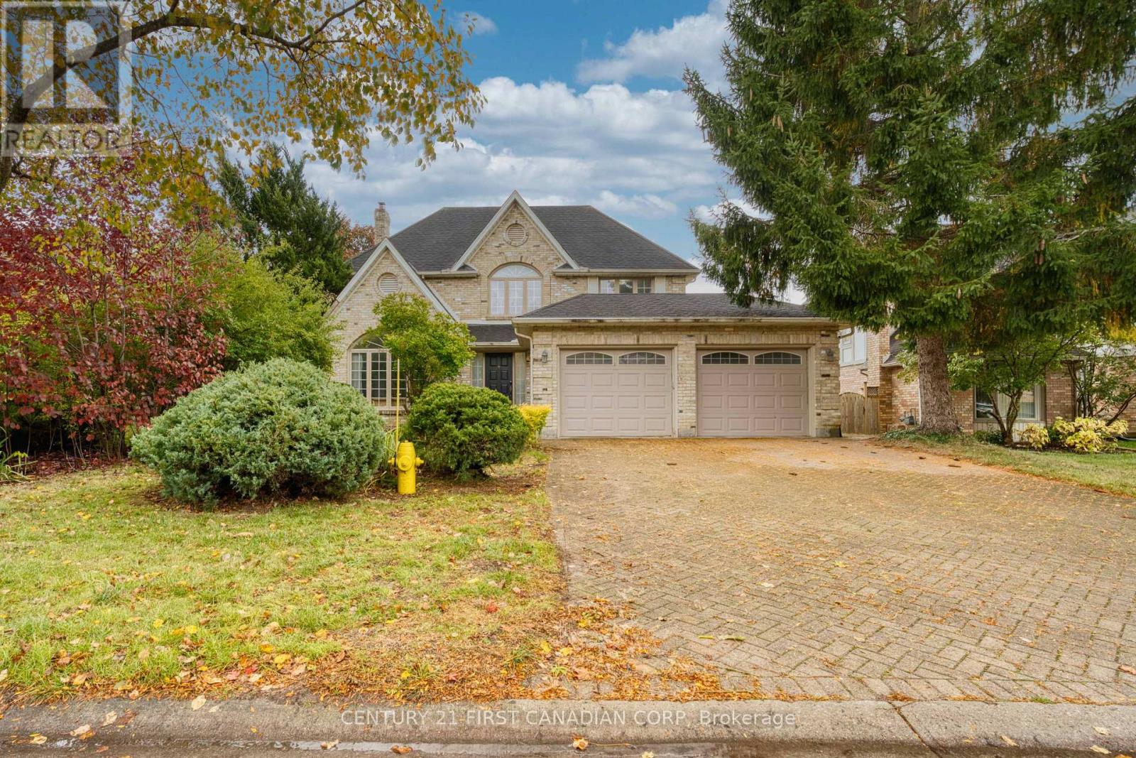27 LAVENDER WAY, London North (North G)