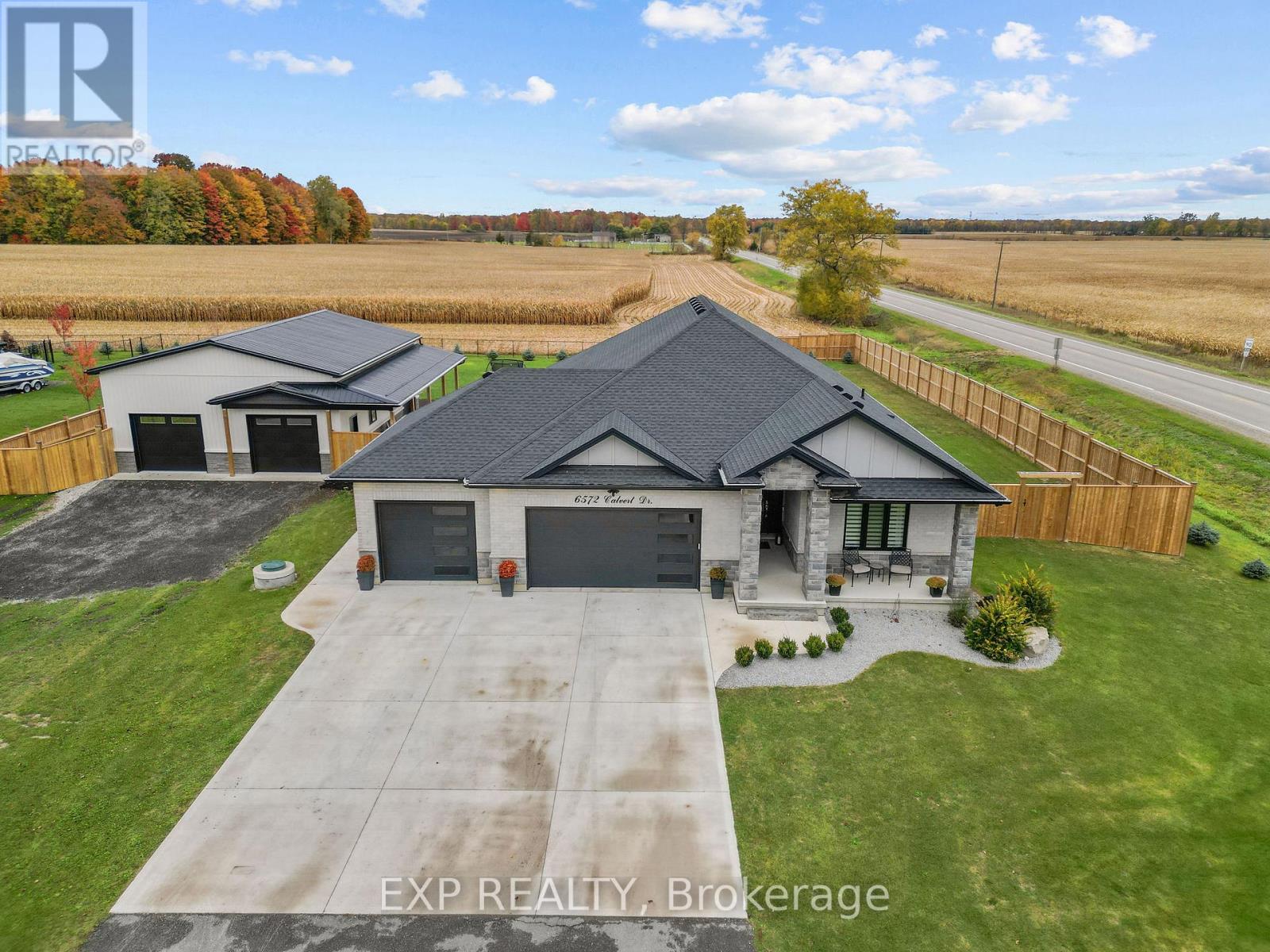 6572 CALVERT DRIVE, Adelaide Metcalfe