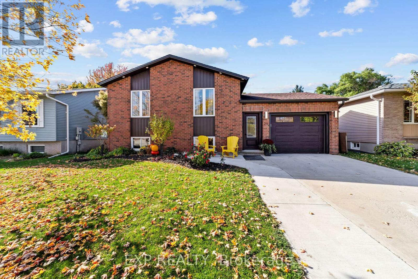 29 DUNSFORD CRESCENT, St. Marys