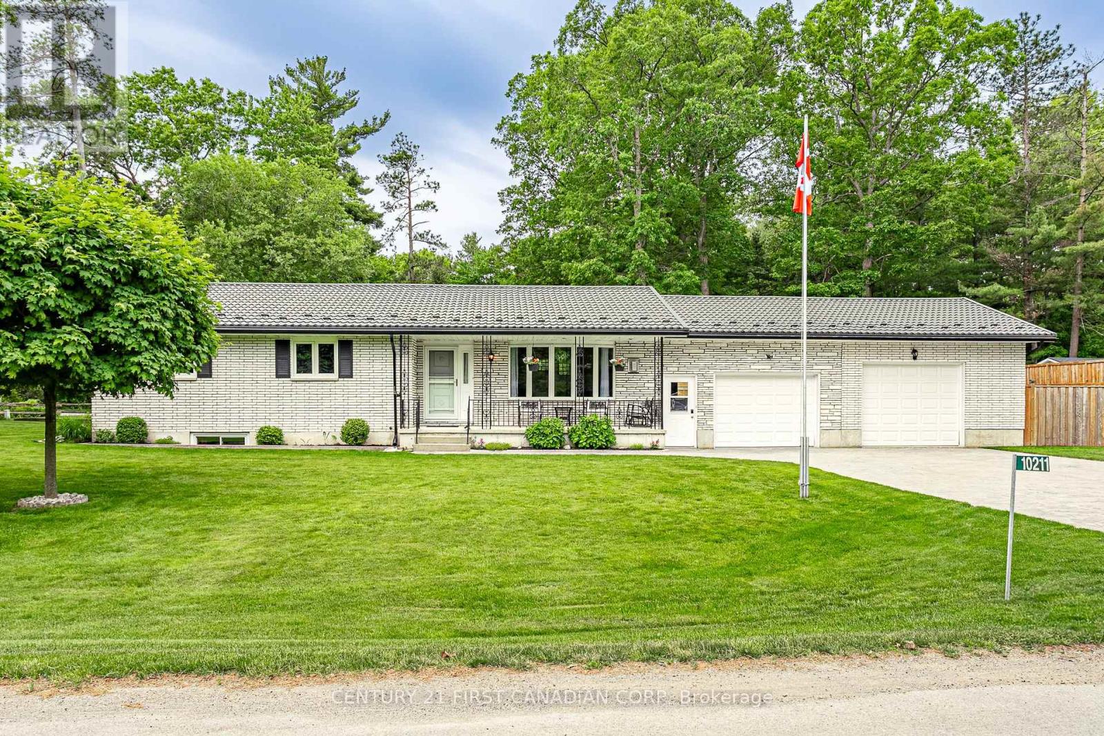 10211 LAKEVIEW AVENUE, Lambton Shores (Grand Bend)