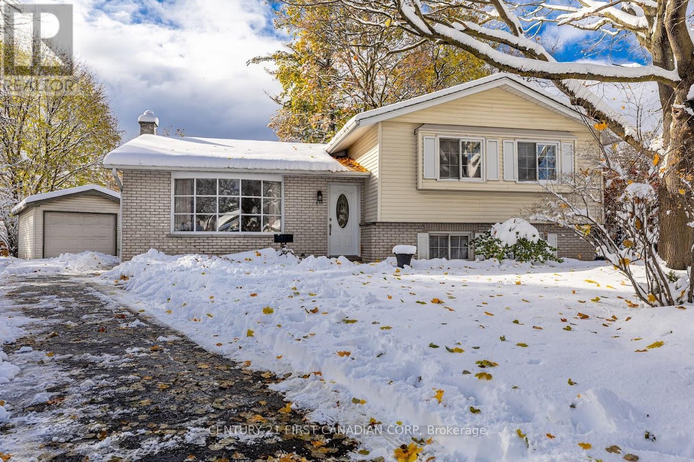 636 GLENGYLE CRESCENT, London North (North H)