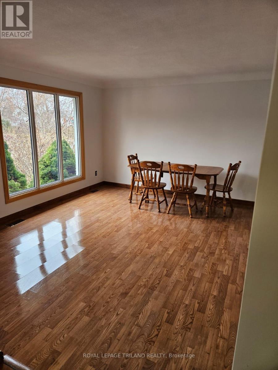 17 CLEMENS STREET, London East (East C)