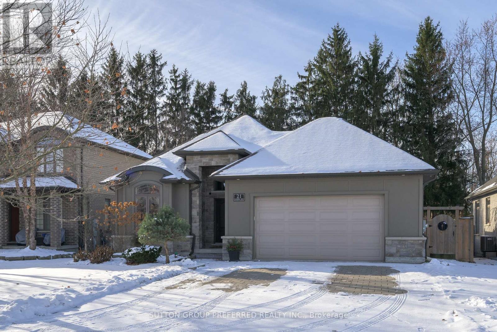 21 CAVERHILL CRESCENT, Middlesex Centre (Komoka)