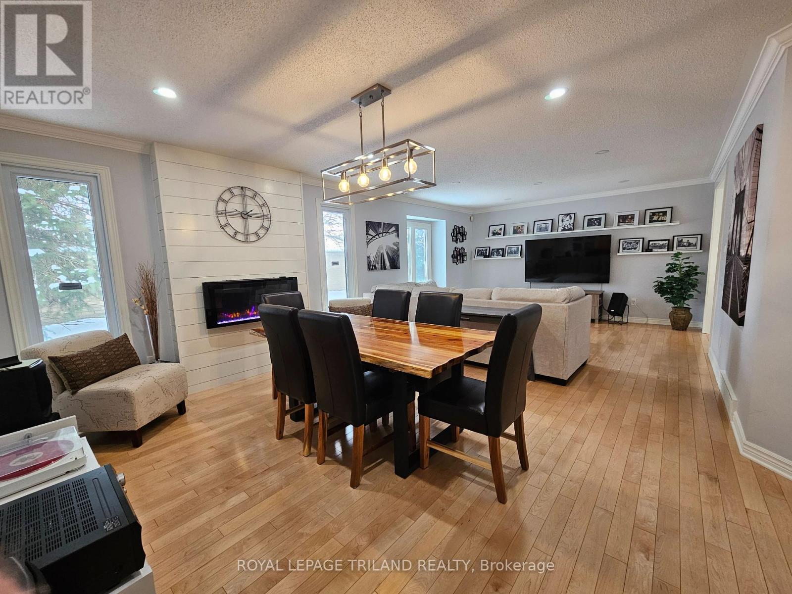 17 - 163 PINE VALLEY DRIVE, London South (South N)