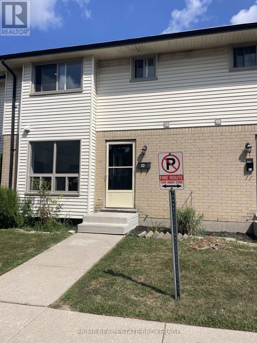 44 - 355 SANDRINGHAM CRESCENT, London South (South R)