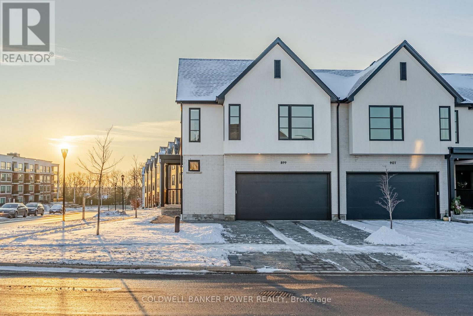 899 UPPERPOINT AVENUE, London South (South B)