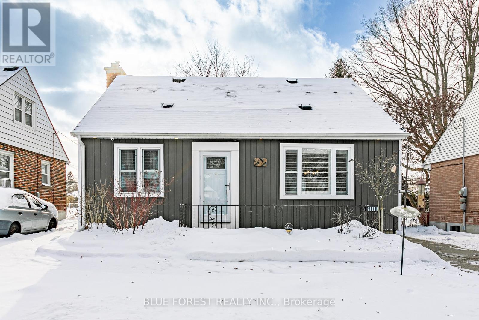 17 GRAHAM CRESCENT, London East (East N)