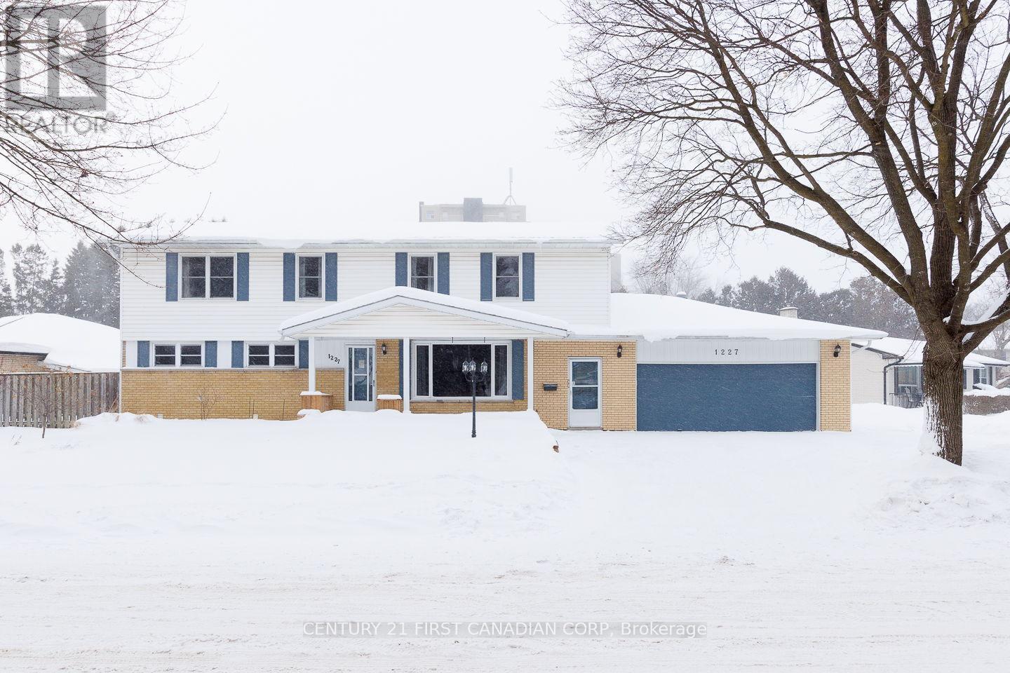 1227 VICTORIA DRIVE, London East (East C)