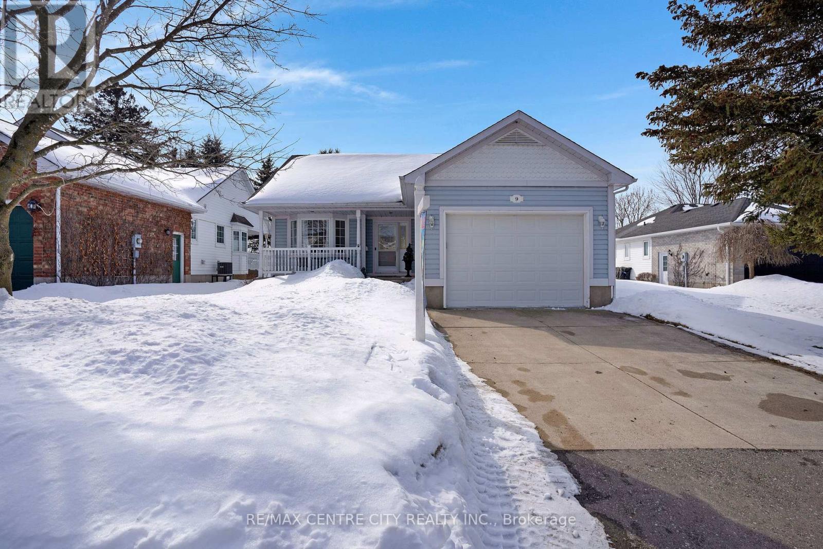 89 - 9 LAKEFIELD COURT, Wilmot