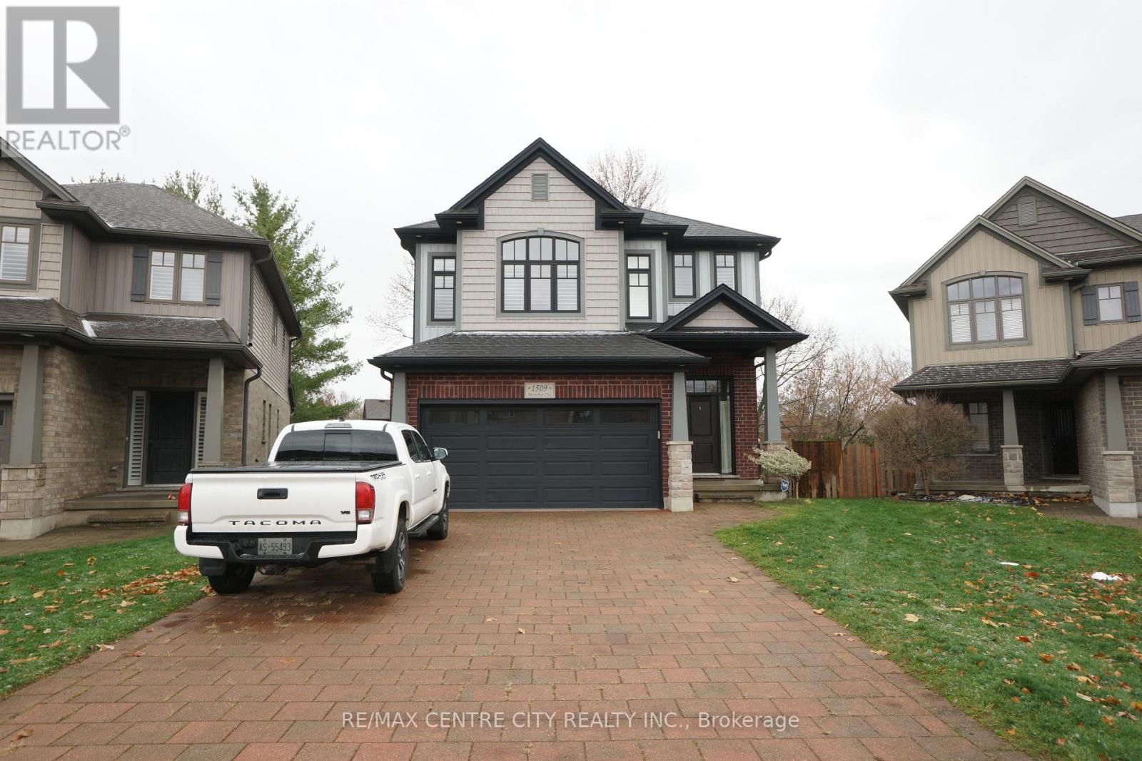 1509 HORSESHOE CRESCENT, London North (North H)