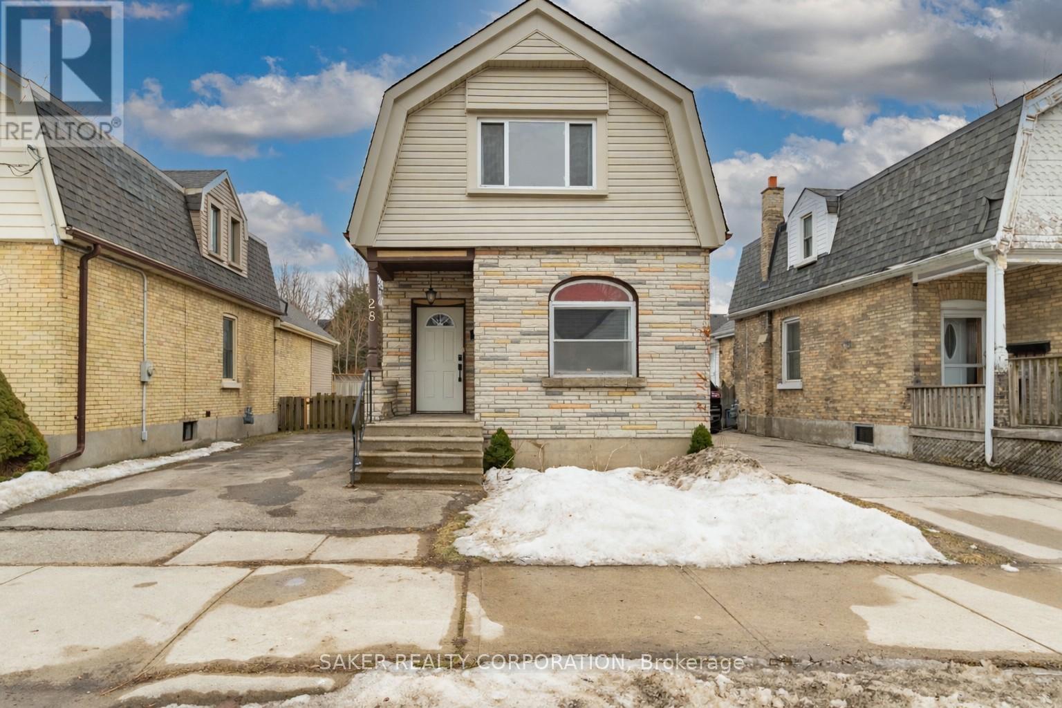 28 MOUNT PLEASANT AVENUE, London North (North N)