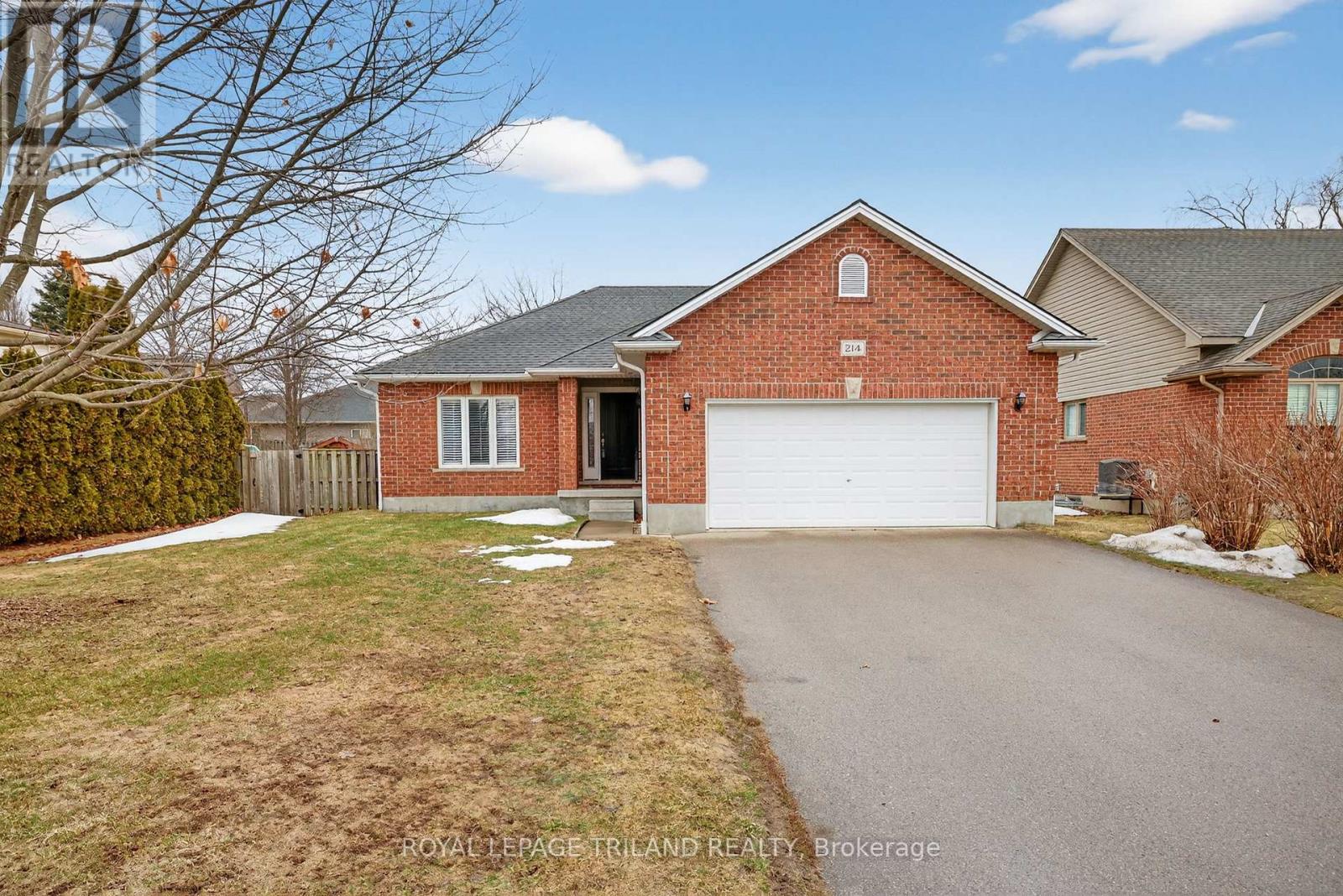 214 MITCHELL COURT, Thames Centre (Dorchester)