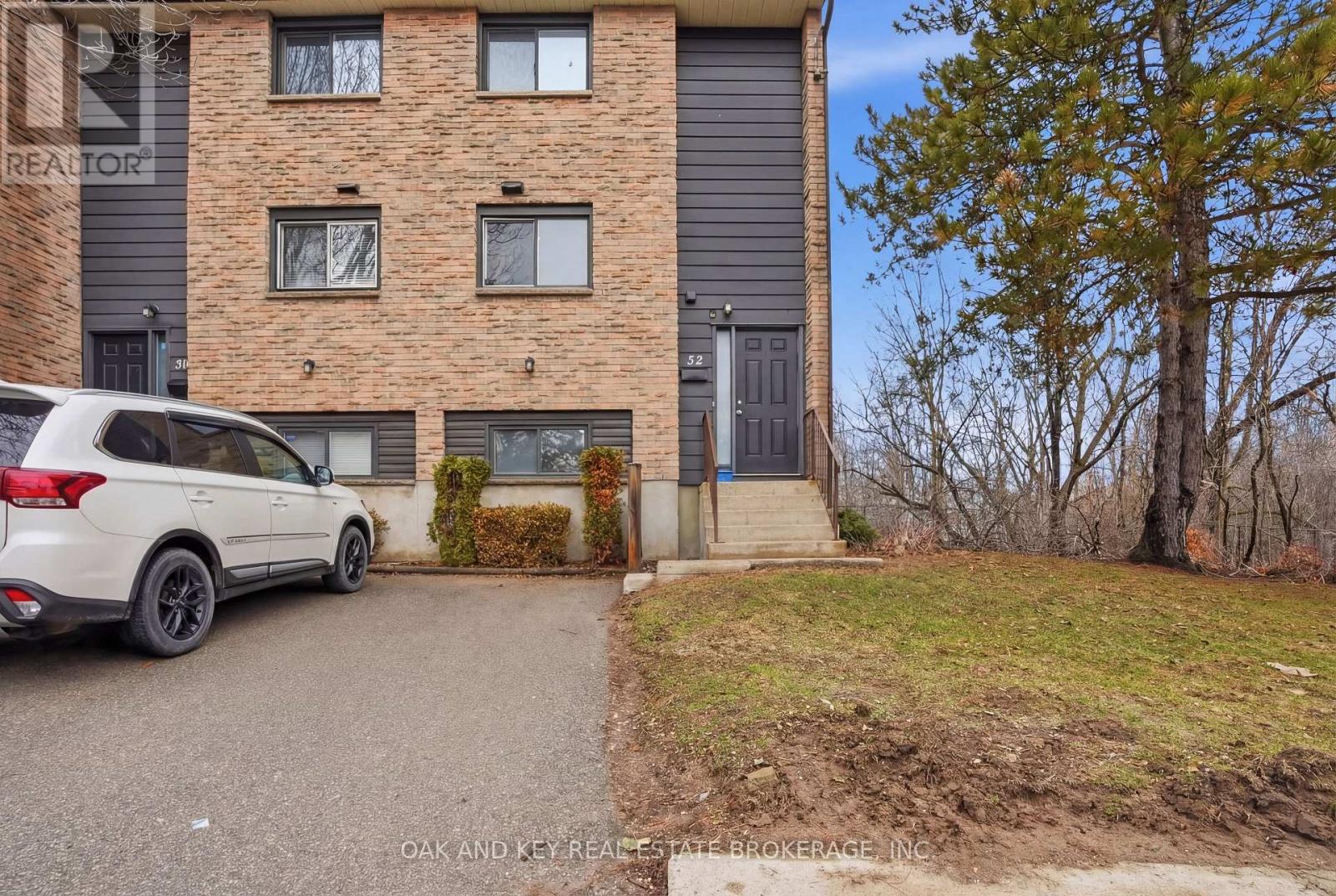 52 - 40 SUMMIT AVENUE N, London North (North N)