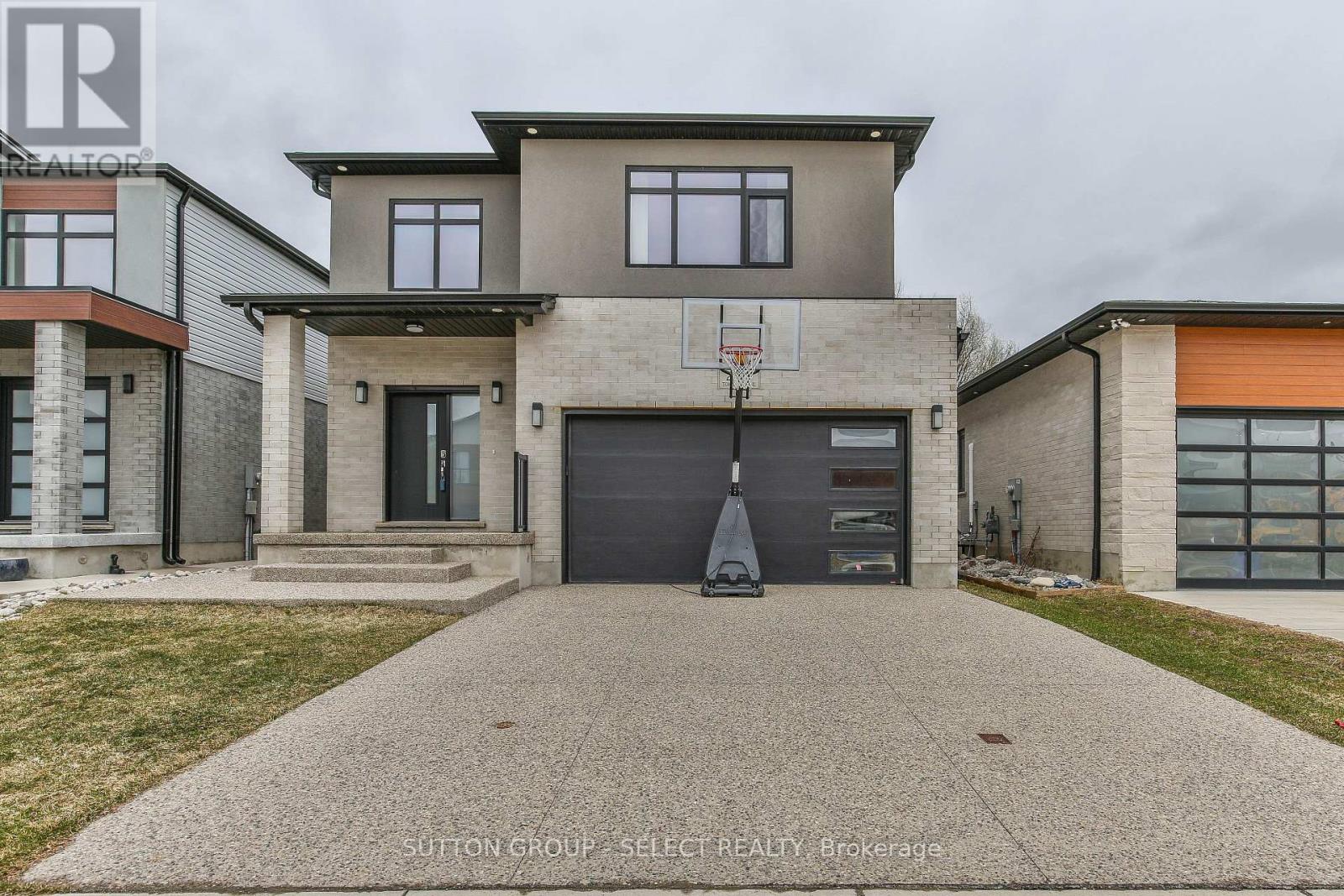 2199 TOKALA TRAIL, London North (North S)