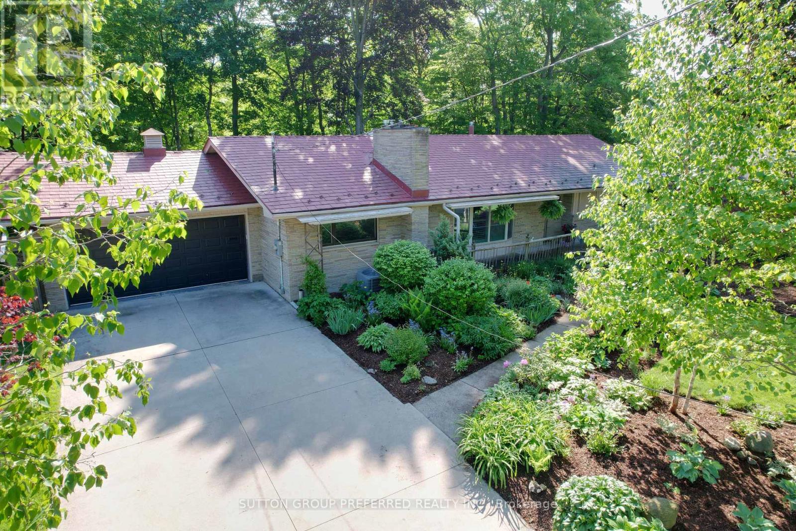 7 METAMORA CRESCENT, London North (North J)