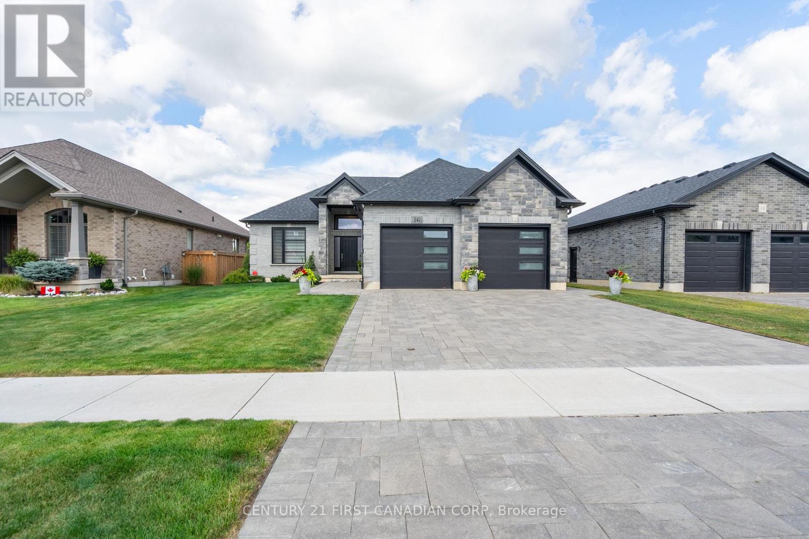 16 FOXBOROUGH PLACE, Thames Centre (Thorndale)