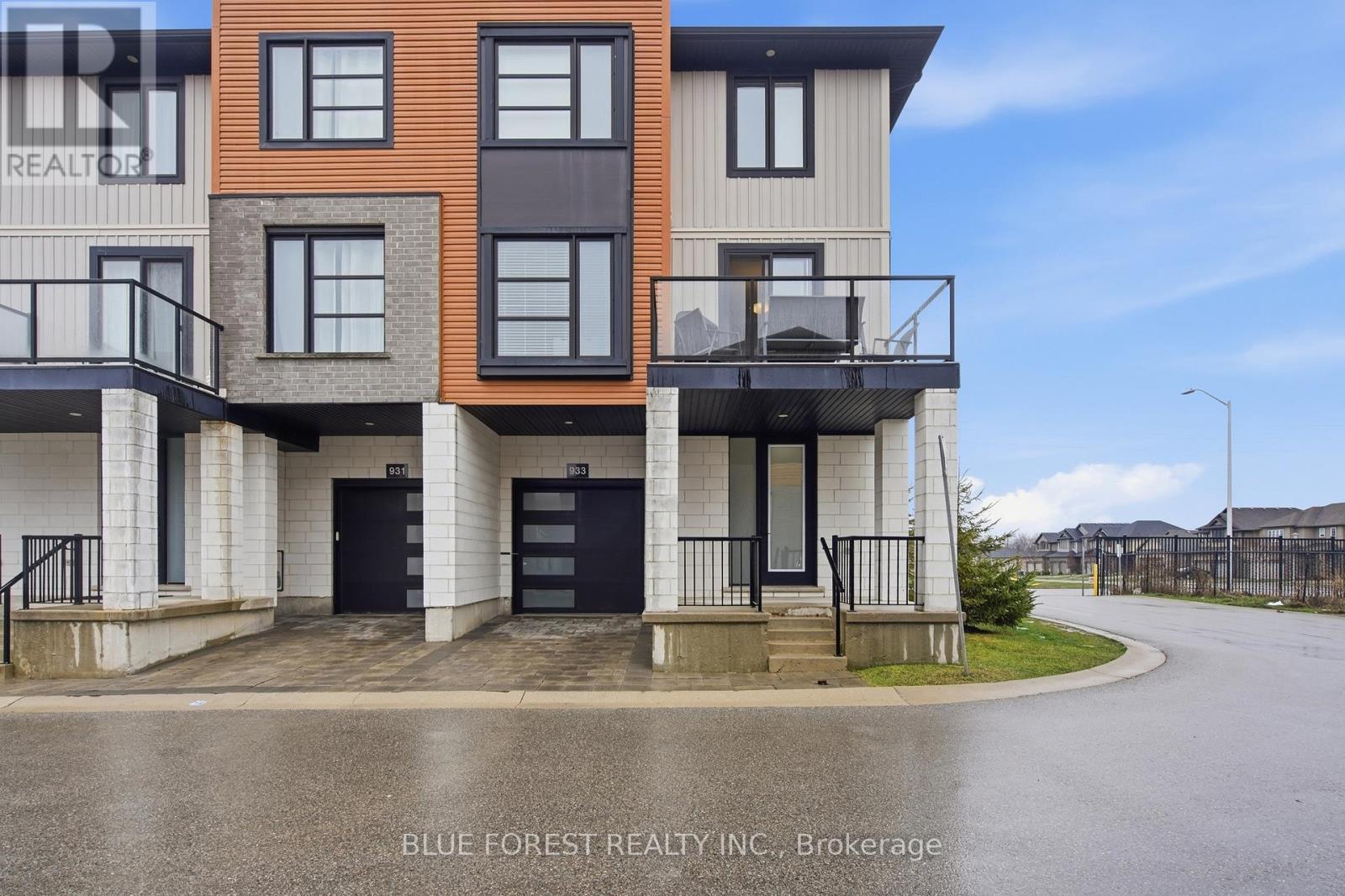 933 SARNIA ROAD, London North (North M)