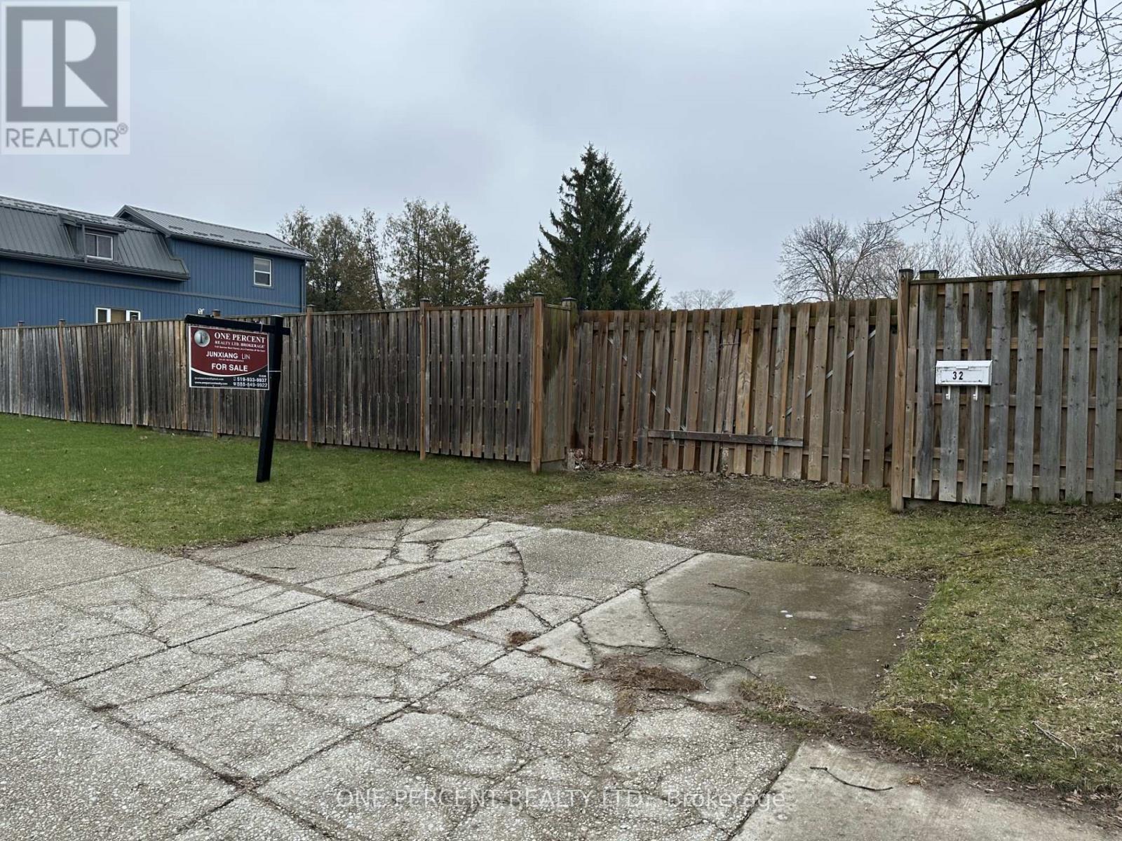 32 HUME STREET E, London East (East M)