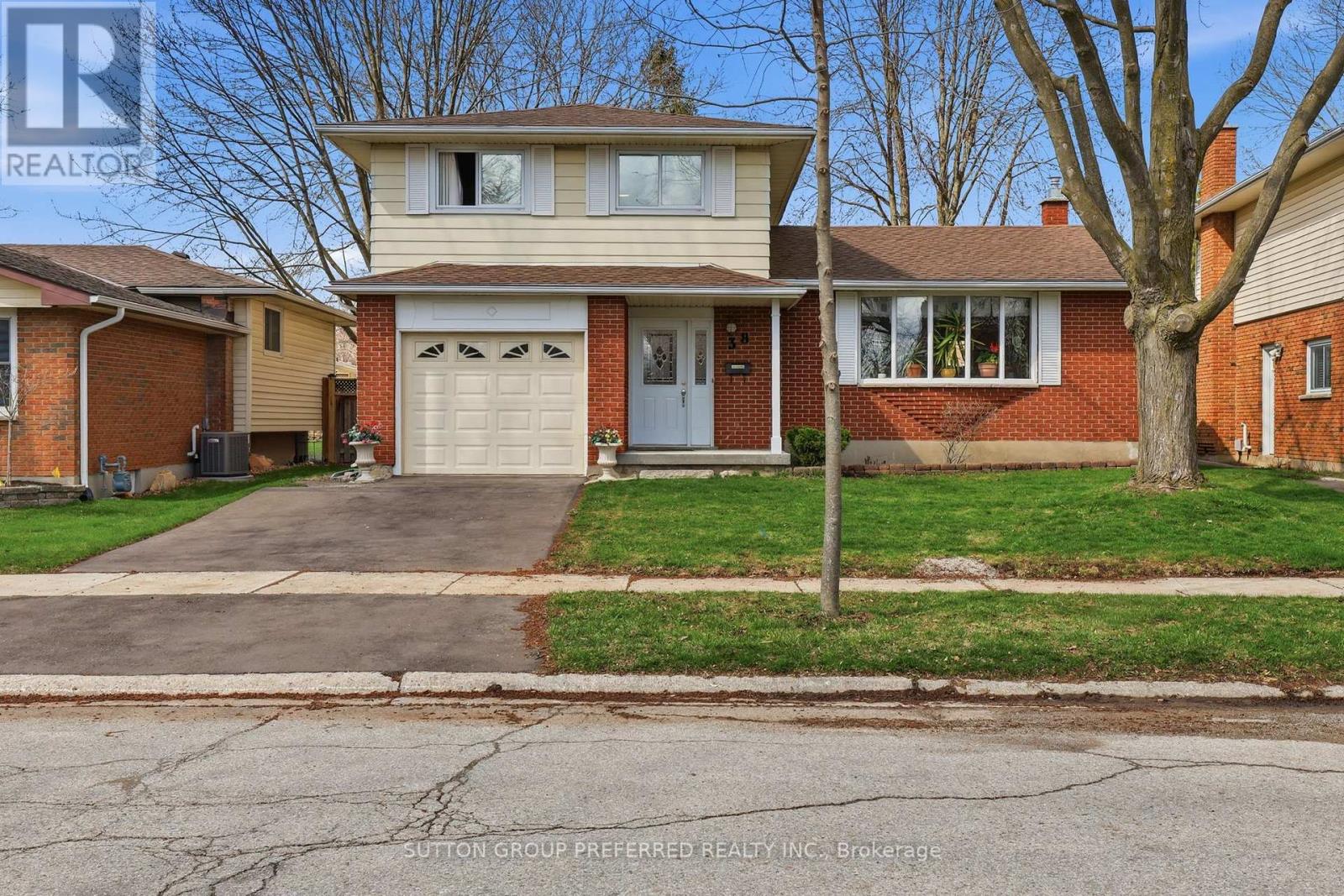 38 ALAYNE CRESCENT, London South (South X)