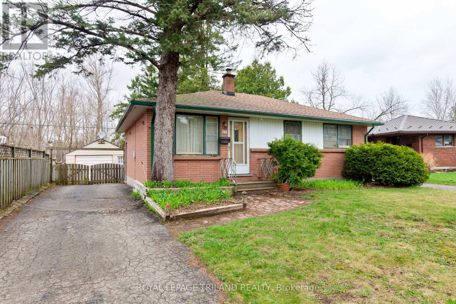 87 ARCADIA CRESCENT, London East (East O)