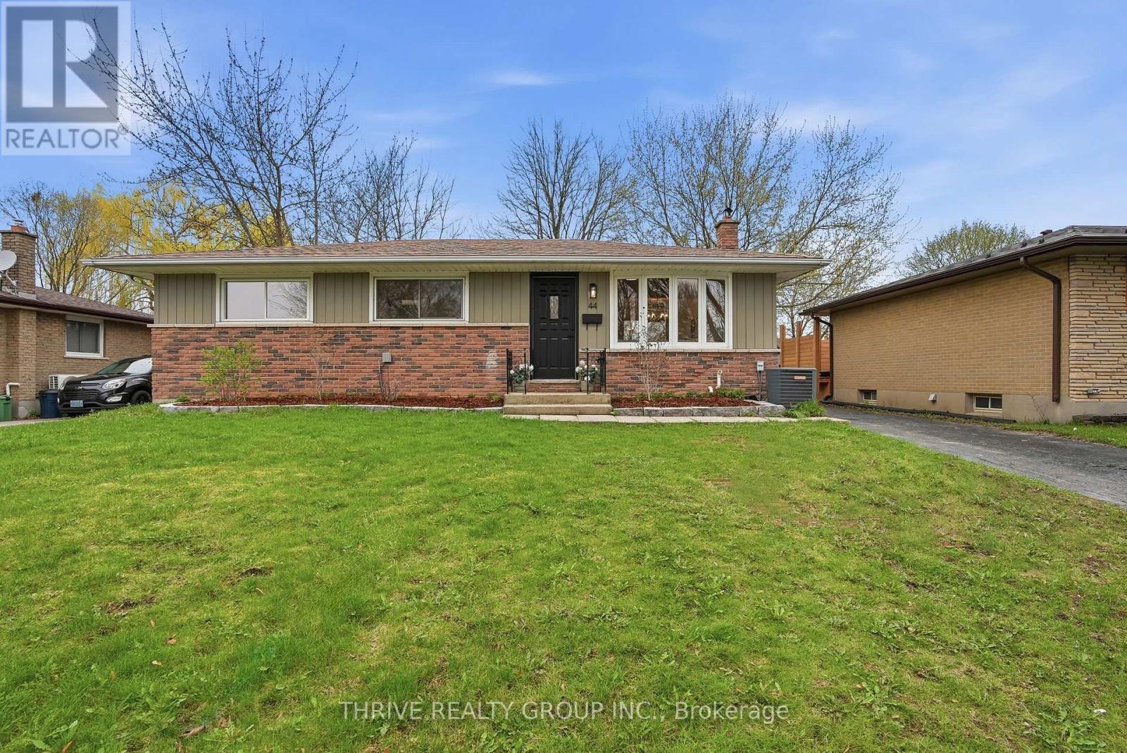 44 MENDIP CRESCENT, London South (South Y)