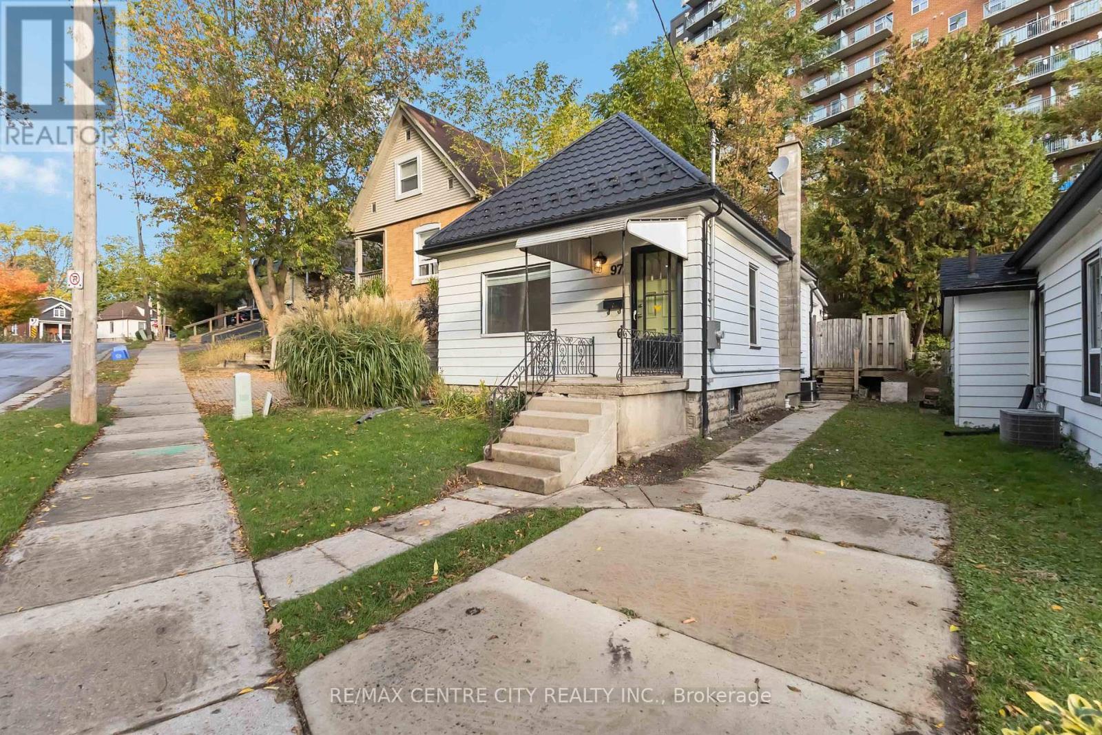 97 WALNUT STREET, London North (North N)