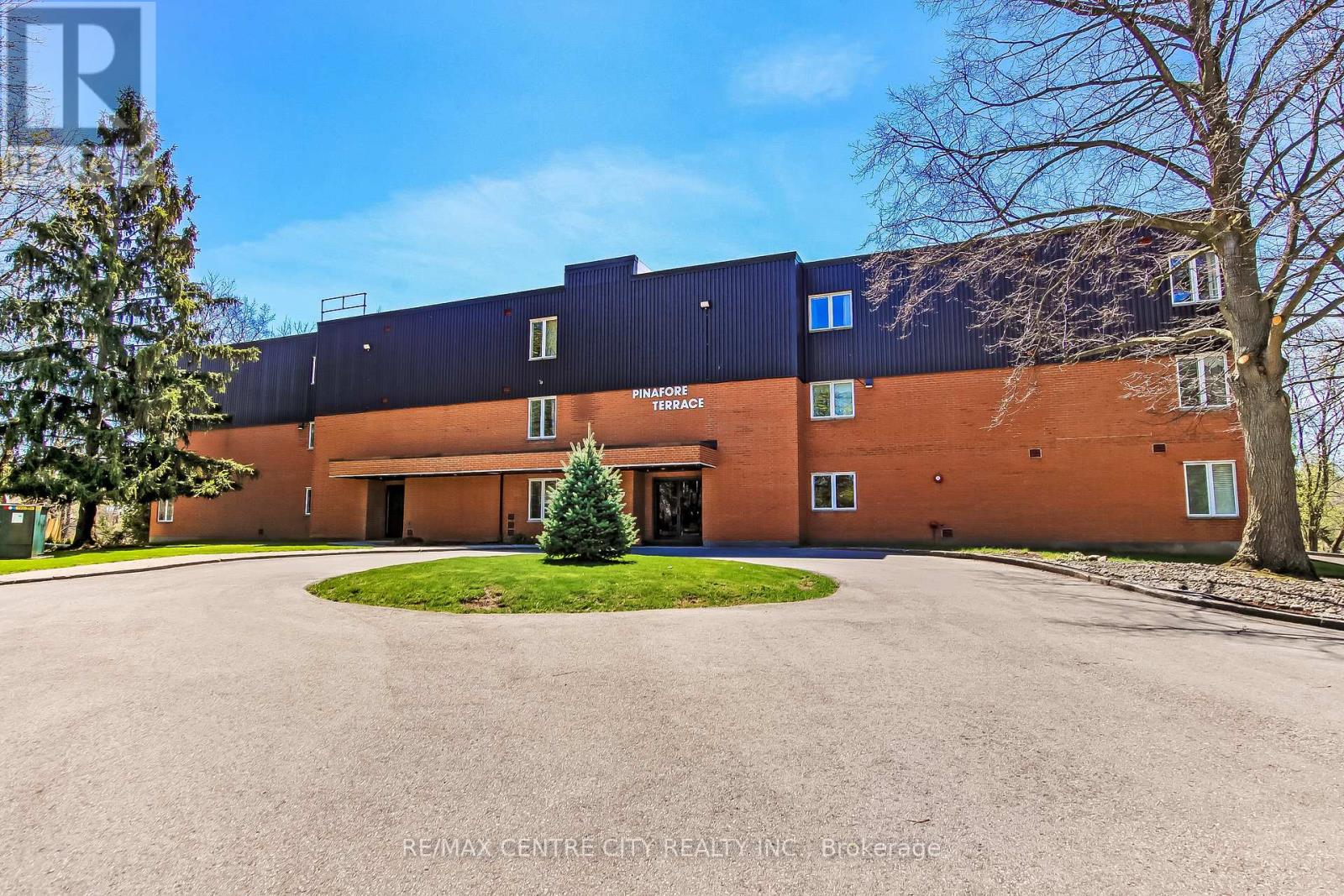 11 - 125 ELM STREET, St. Thomas