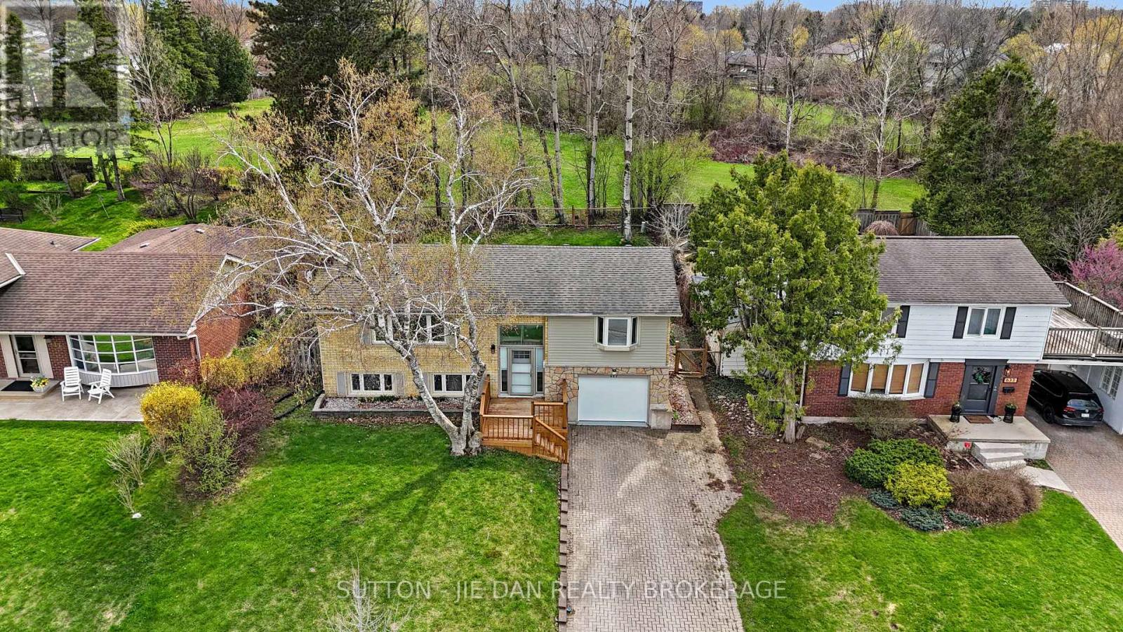 637 JASON CRESCENT, London South (South O)