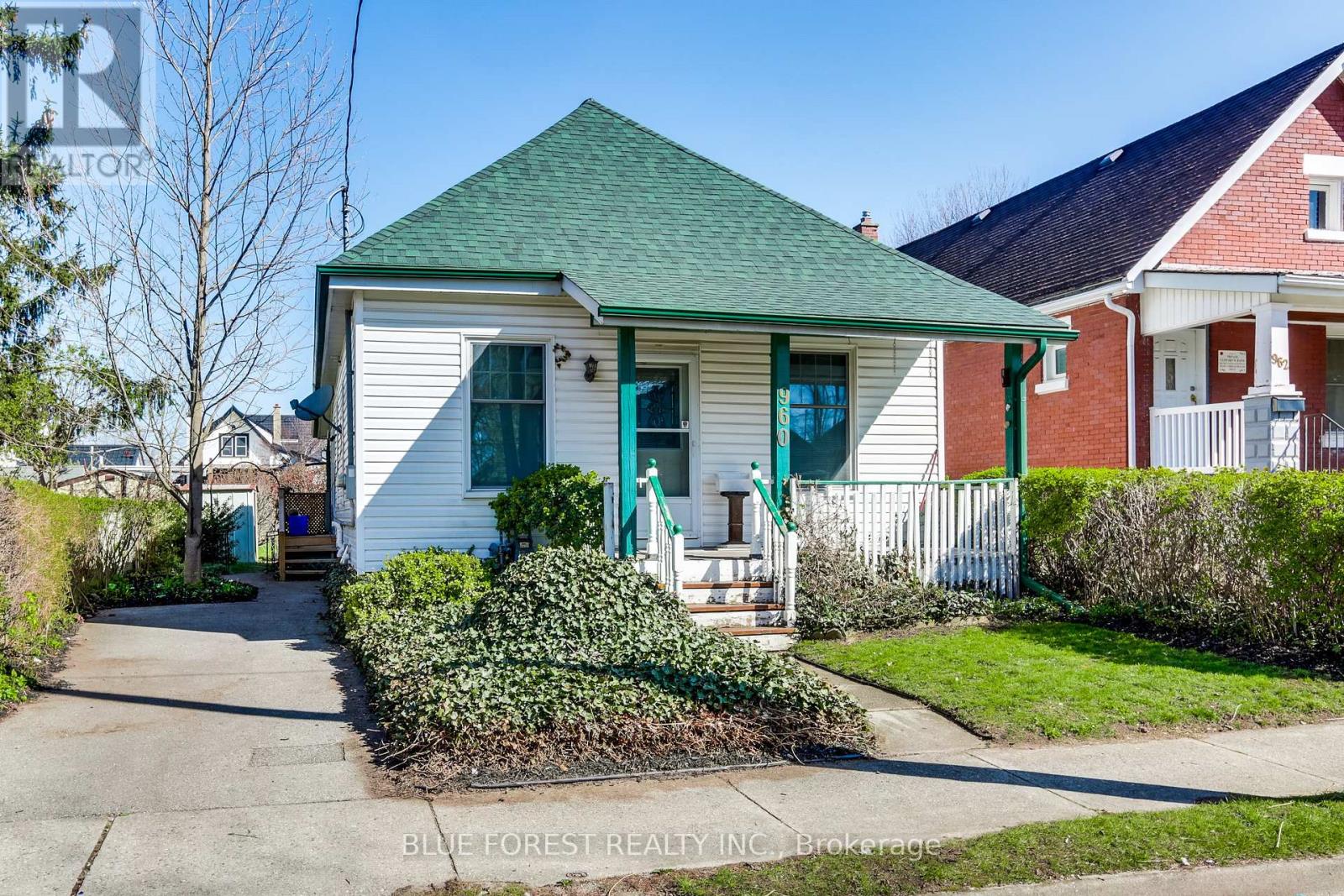 960 HACKETT STREET, London East (East L)