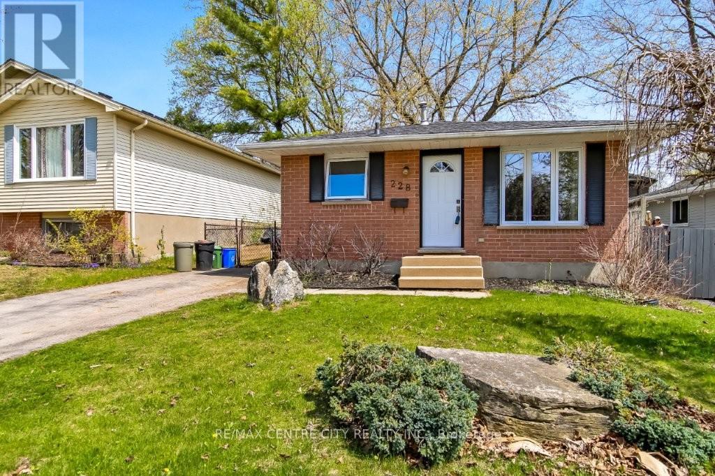 228 POCHARD LANE, London East (East P)