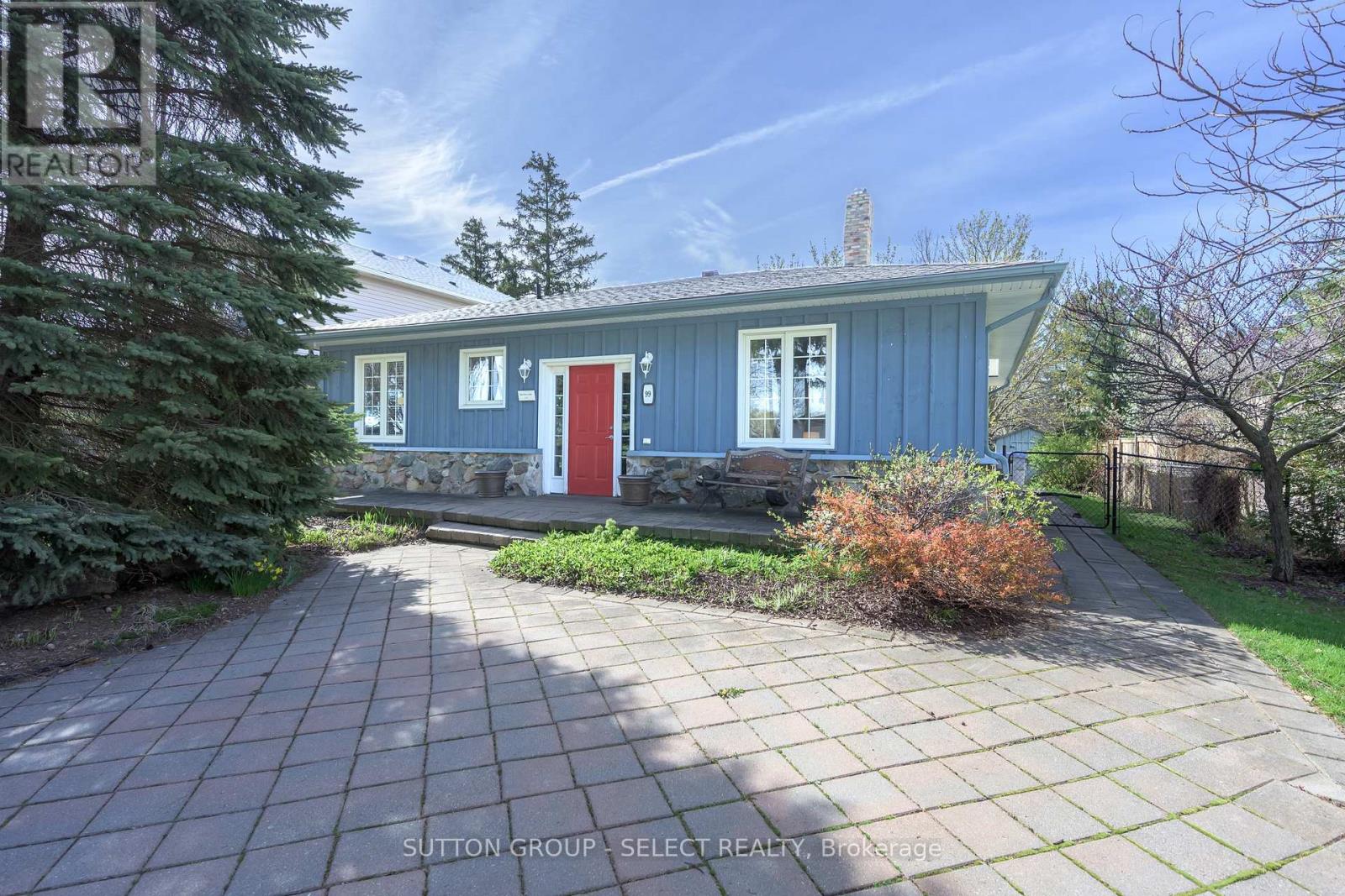 99 DUCHESS AVENUE, Lucan Biddulph (Lucan)