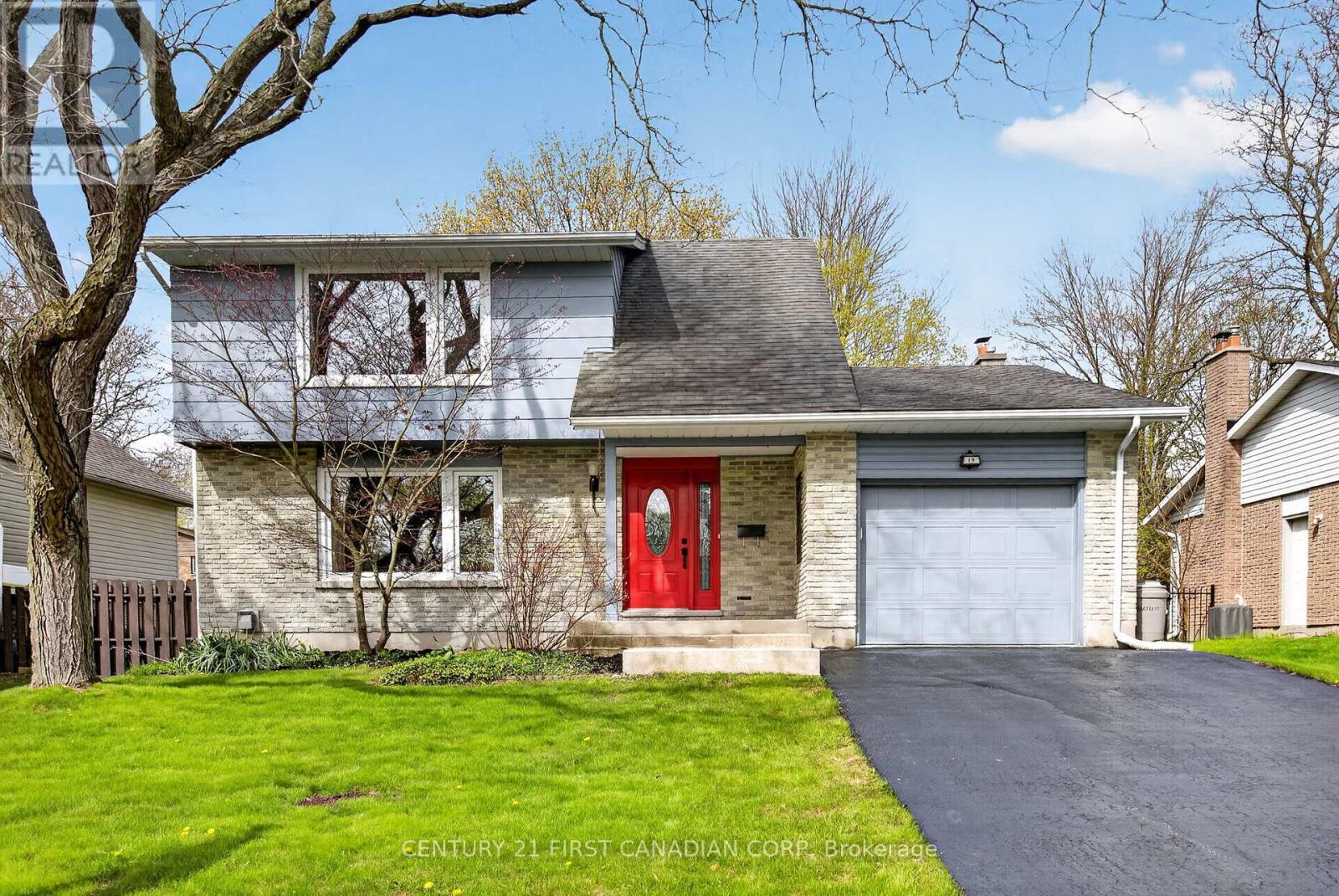 19 BARTLETT CRESCENT, London South (South M)