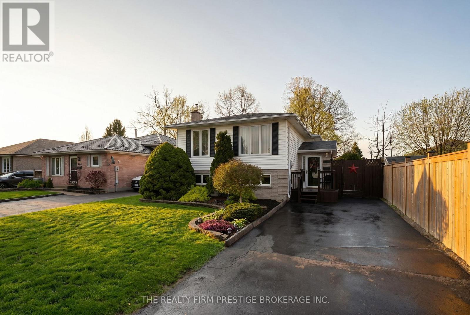 142 PORTSMOUTH CRESCENT E, London East (East I)